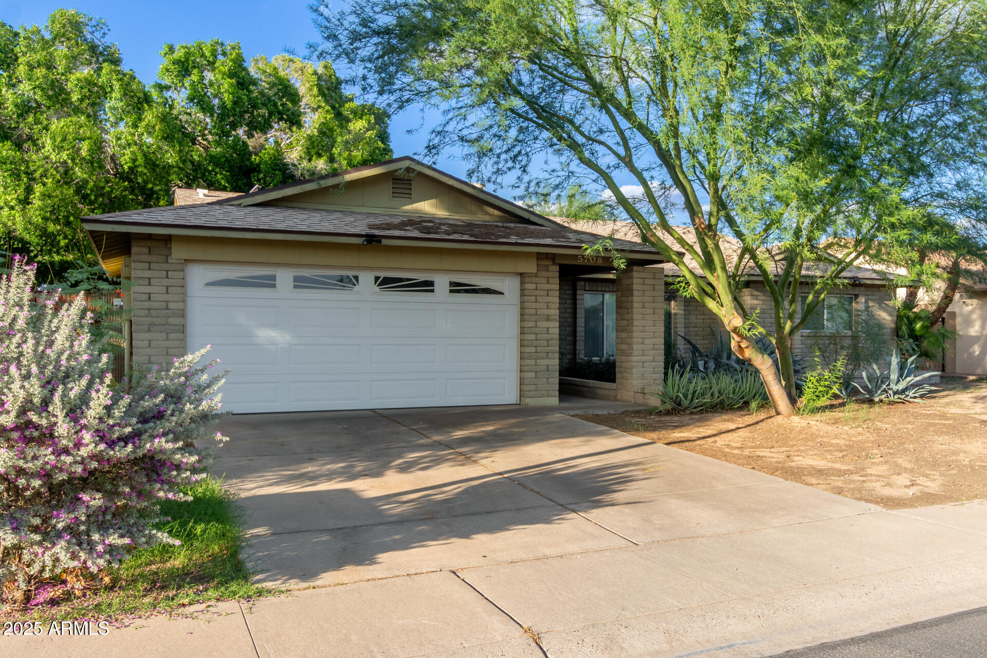 5708 W REDFIELD Road