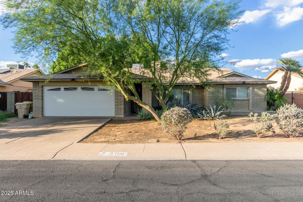 Photo of 5708 W Redfield Road, Glendale, AZ 85306 (MLS # 6934448)
