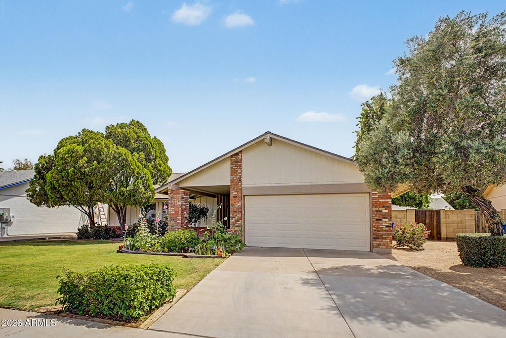 Photo of 1327 W Stottler Drive, Chandler, AZ 85224 (MLS # 7019537)