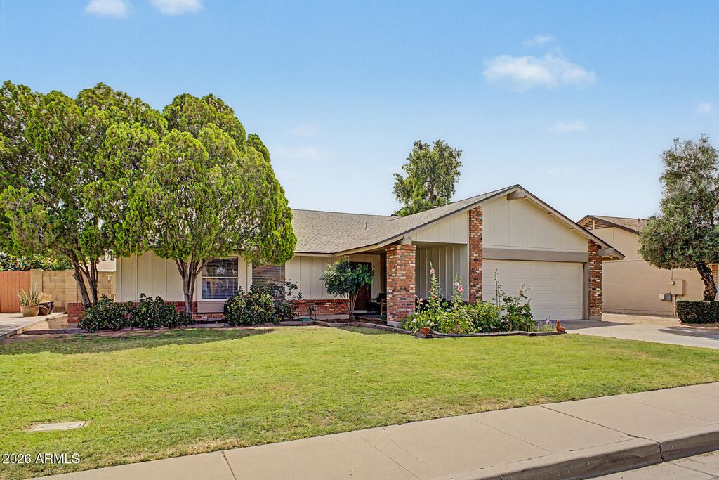 Photo of 1327 W Stottler Drive, Chandler, AZ 85224 (MLS # 7019537)