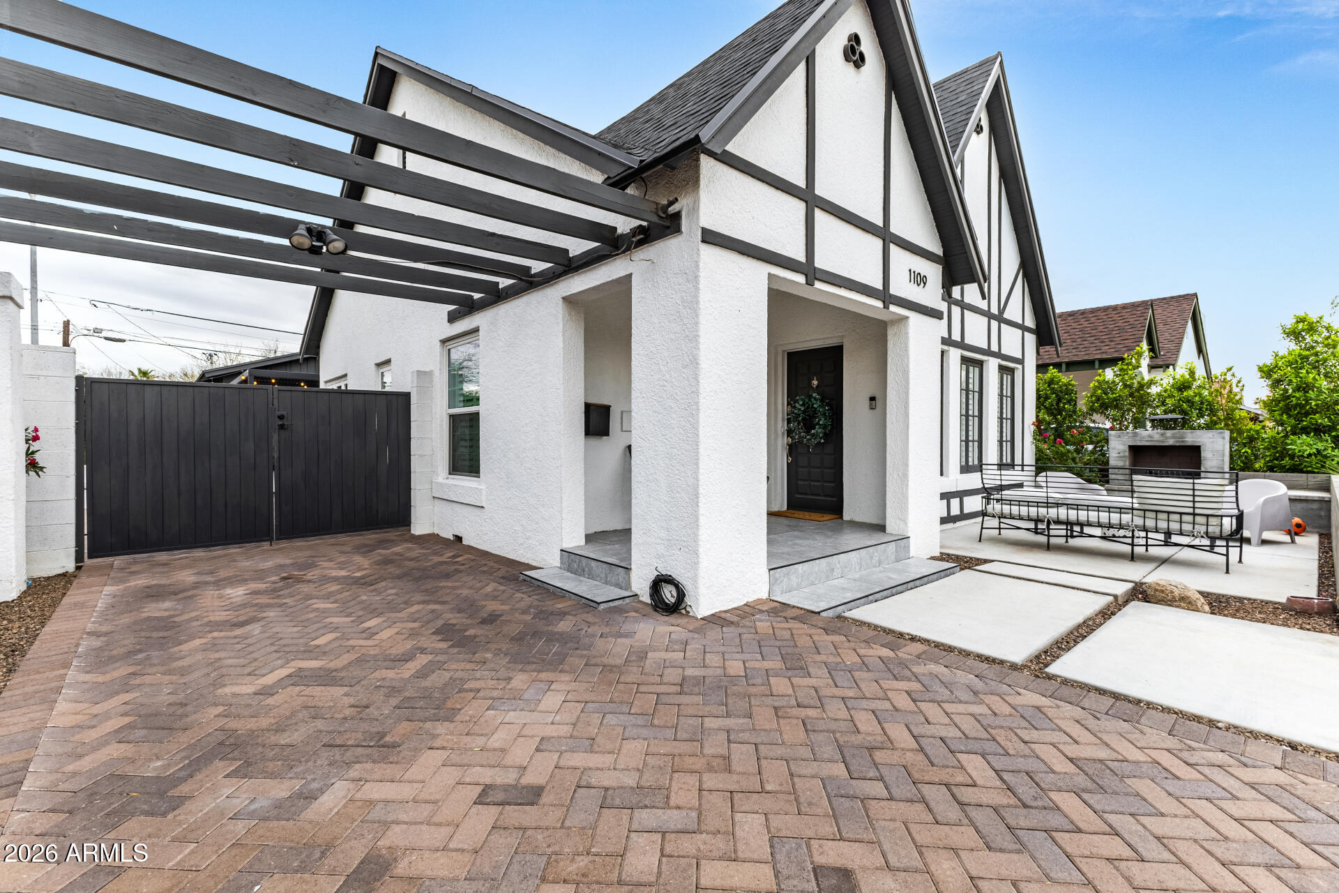 1109 W LYNWOOD Street