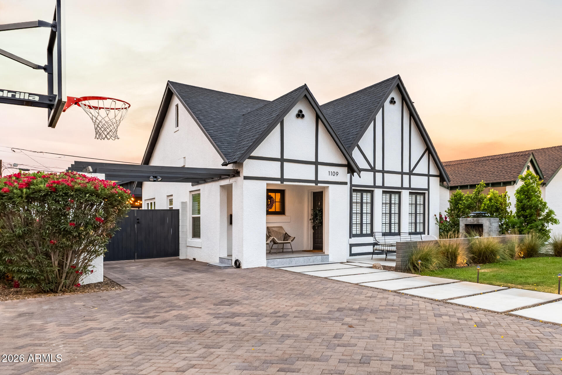 1109 W LYNWOOD Street