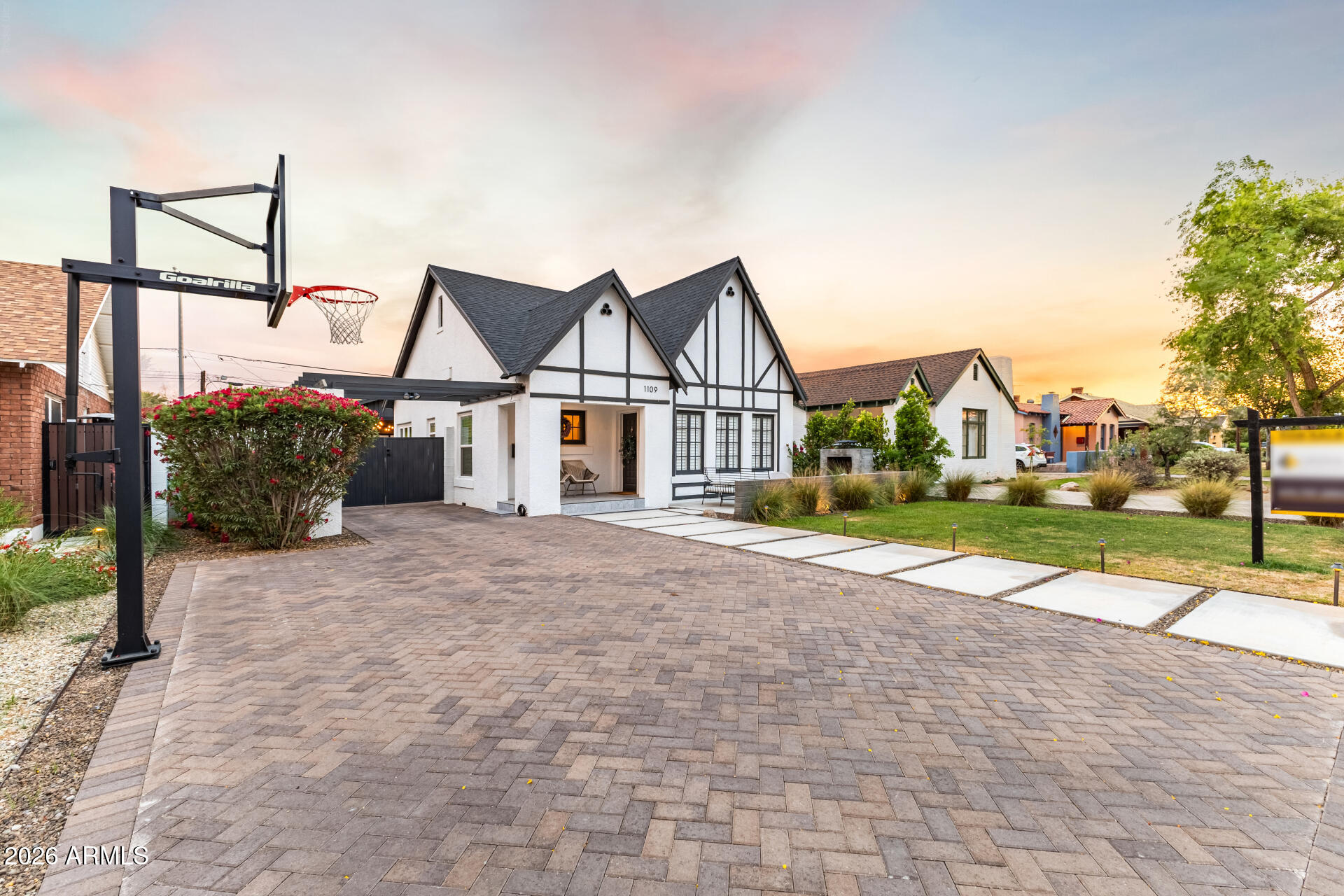 1109 W LYNWOOD Street