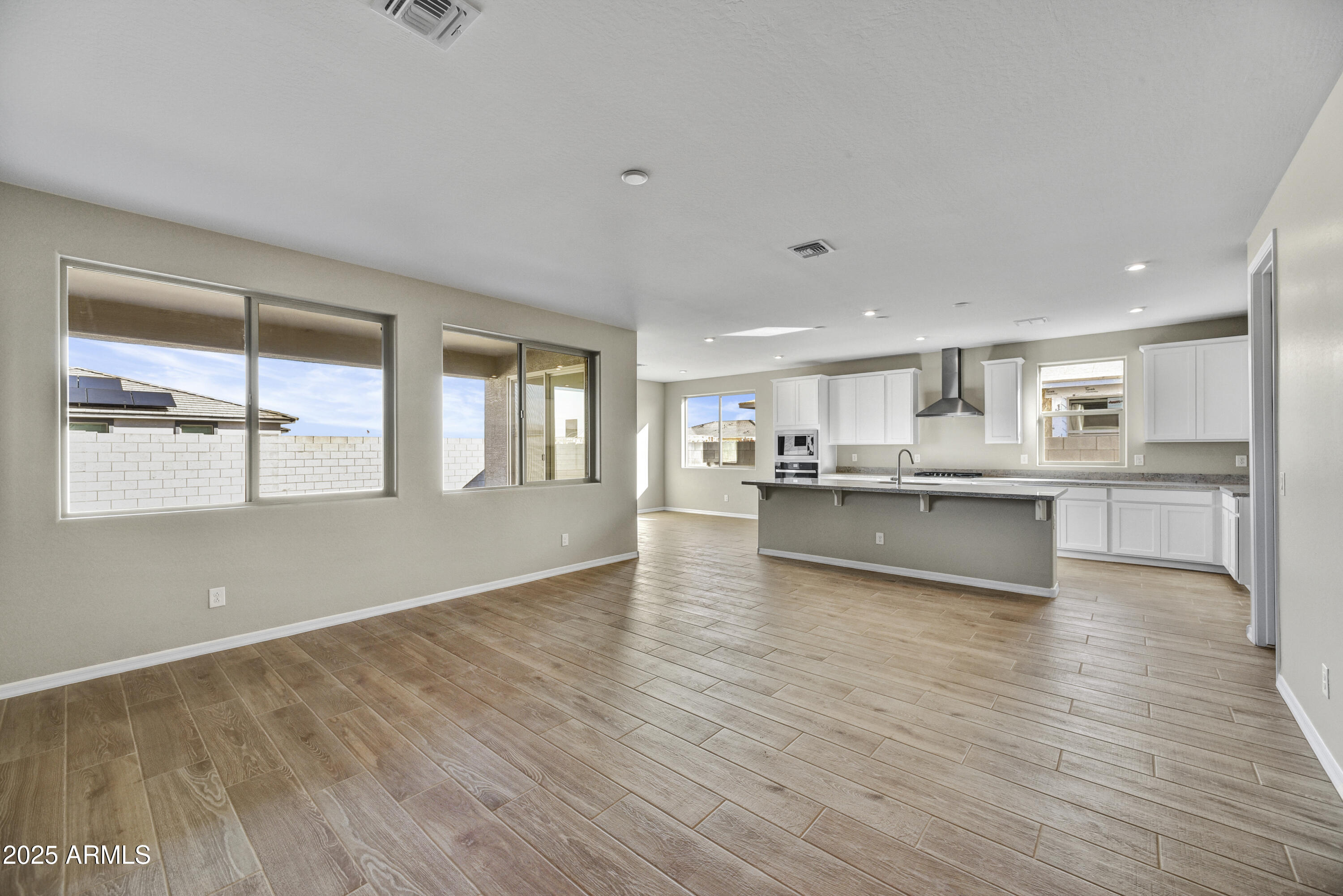 19020 W STELLA Avenue