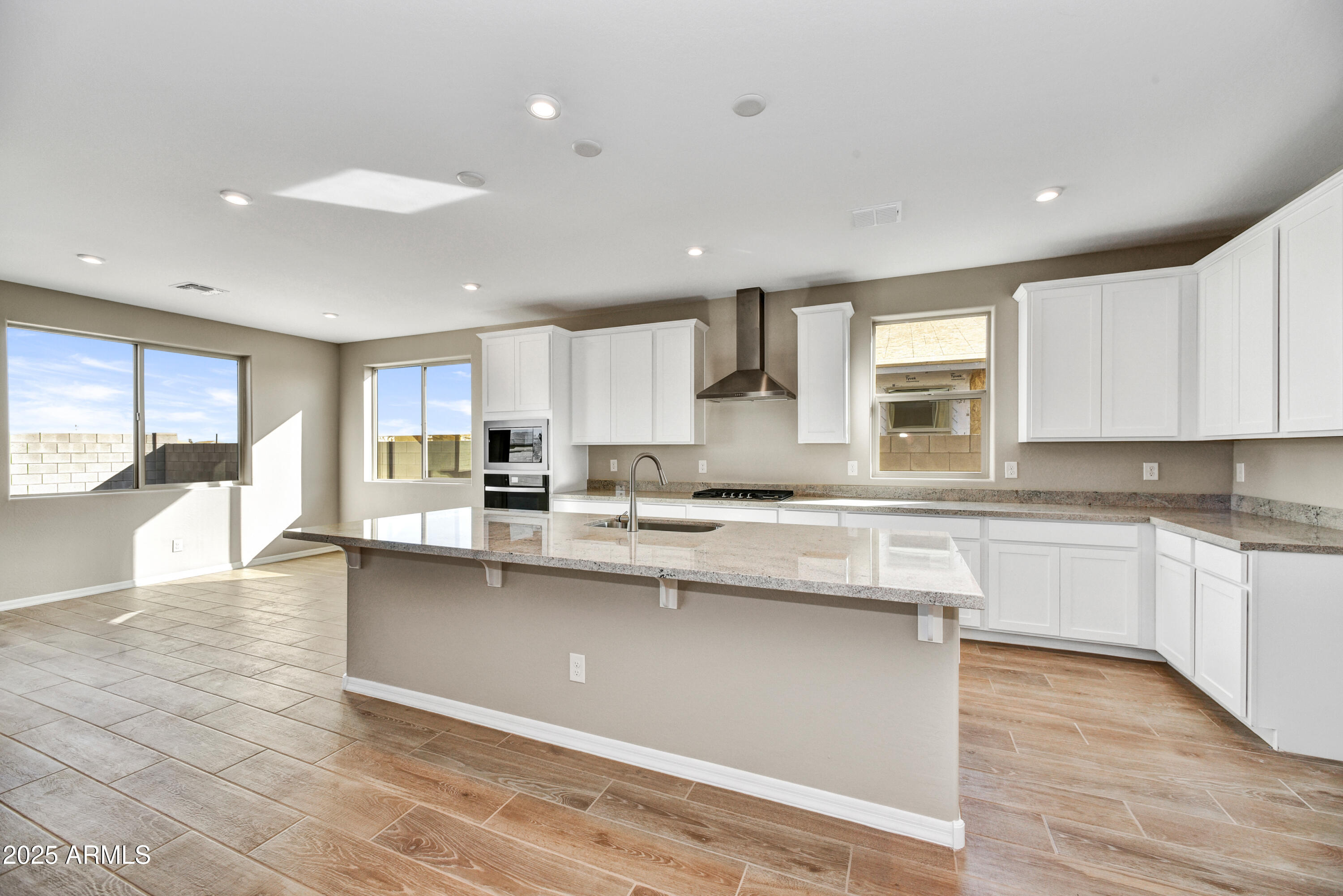 19020 W STELLA Avenue