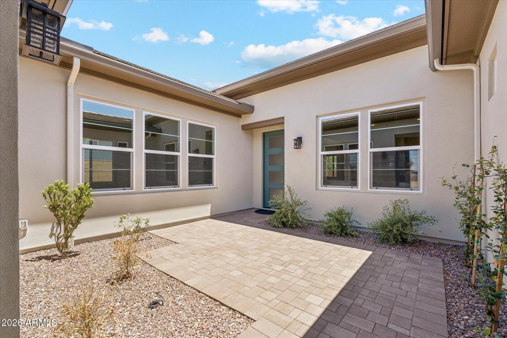 1541 E NOLAN Place