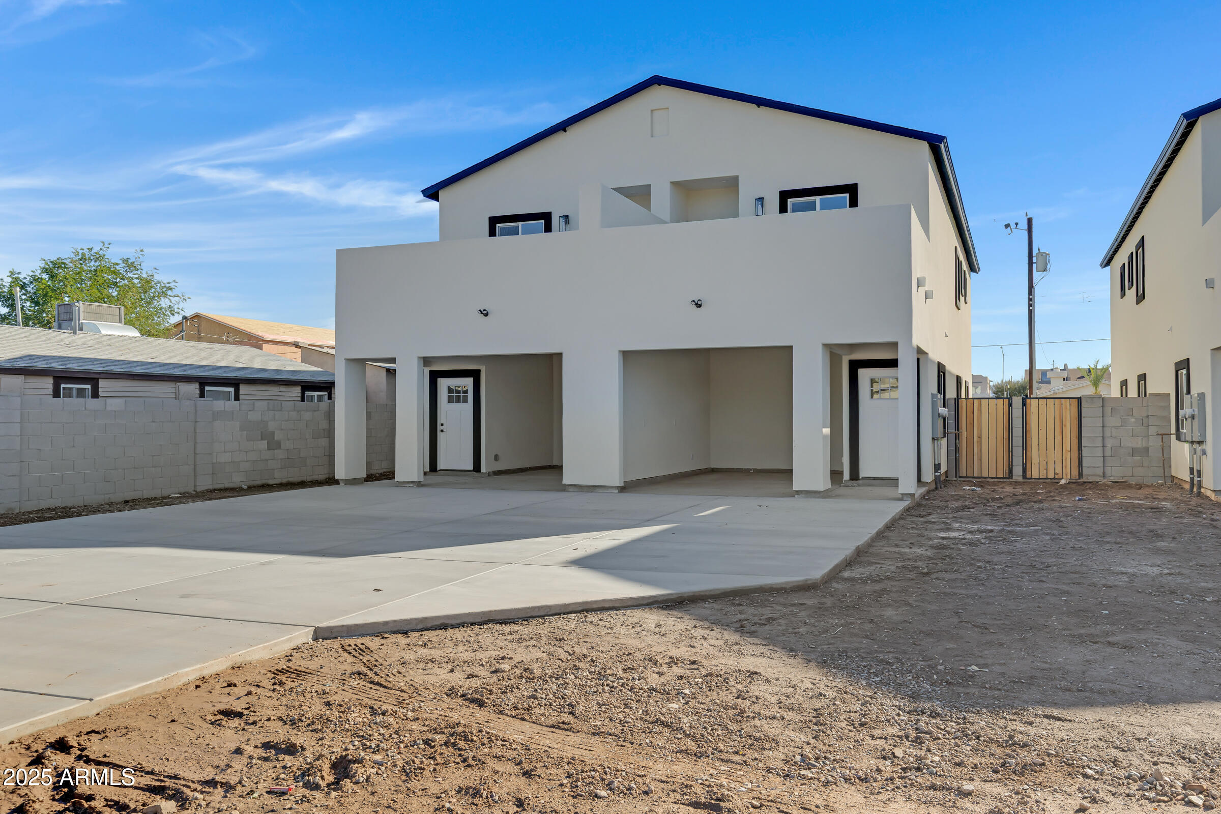 1527 W HADLEY Street