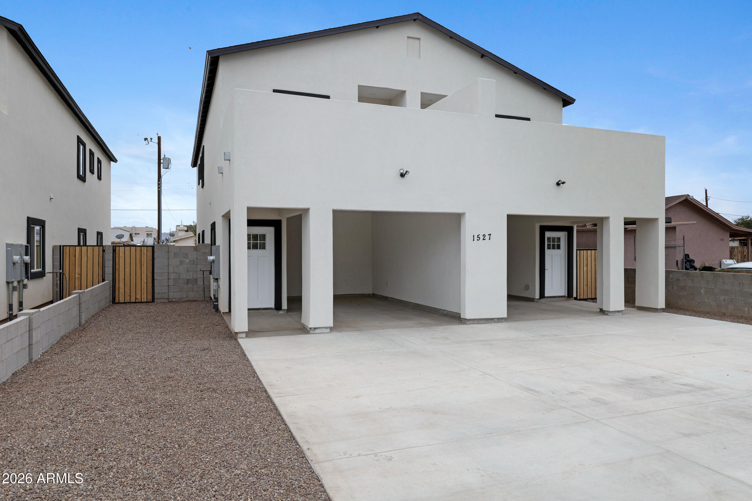 1527 W HADLEY Street