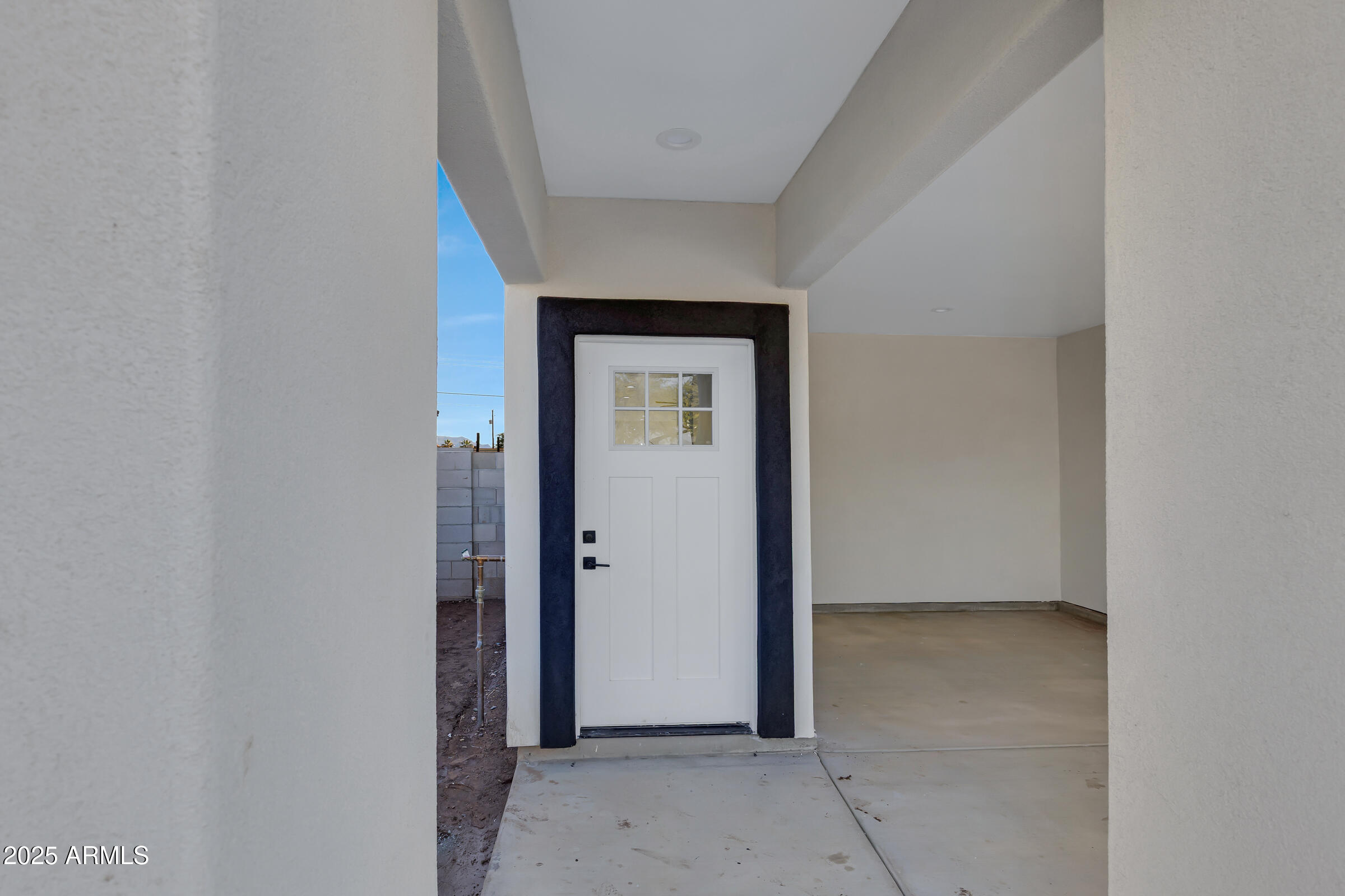 1527 W HADLEY Street