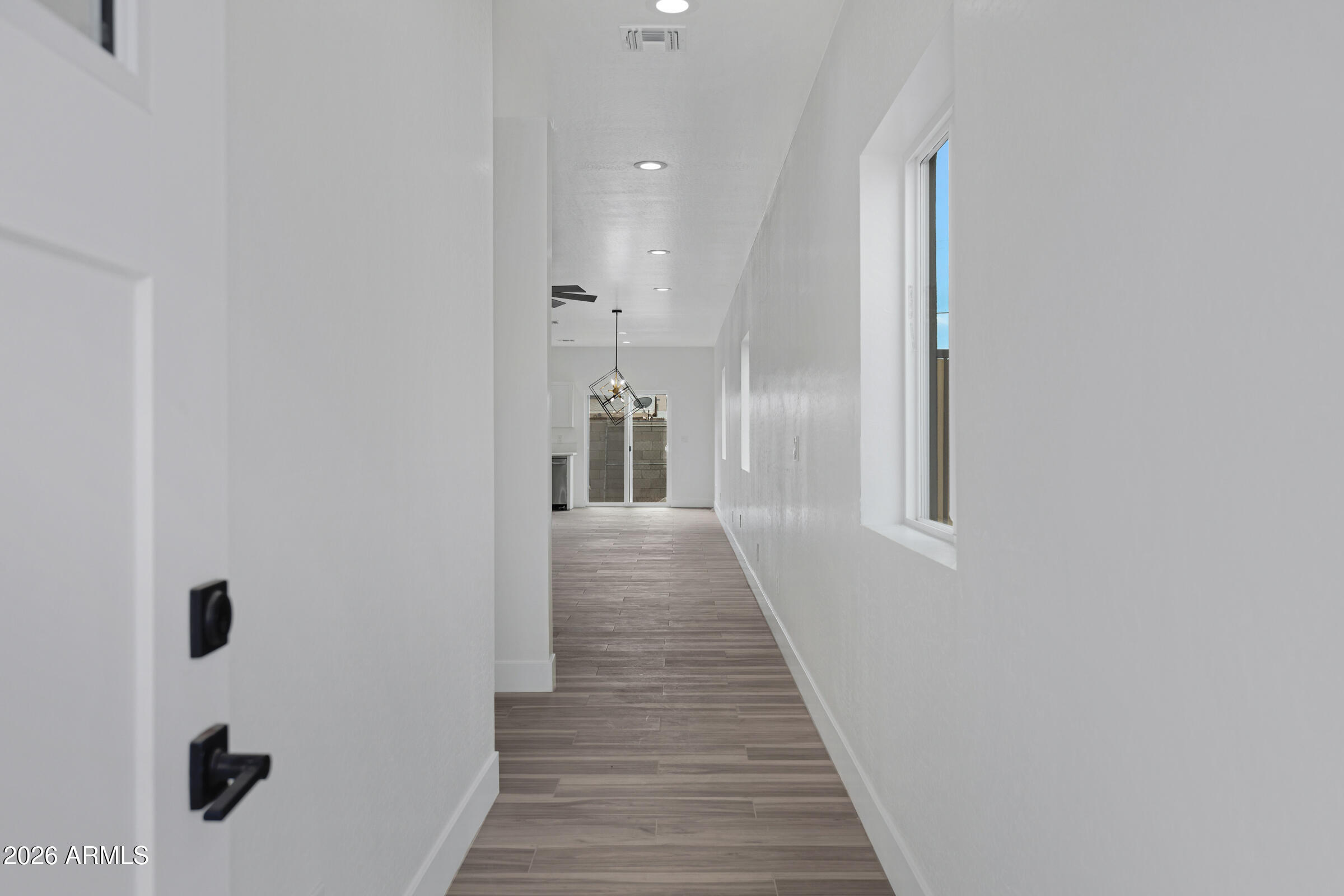 1527 W HADLEY Street