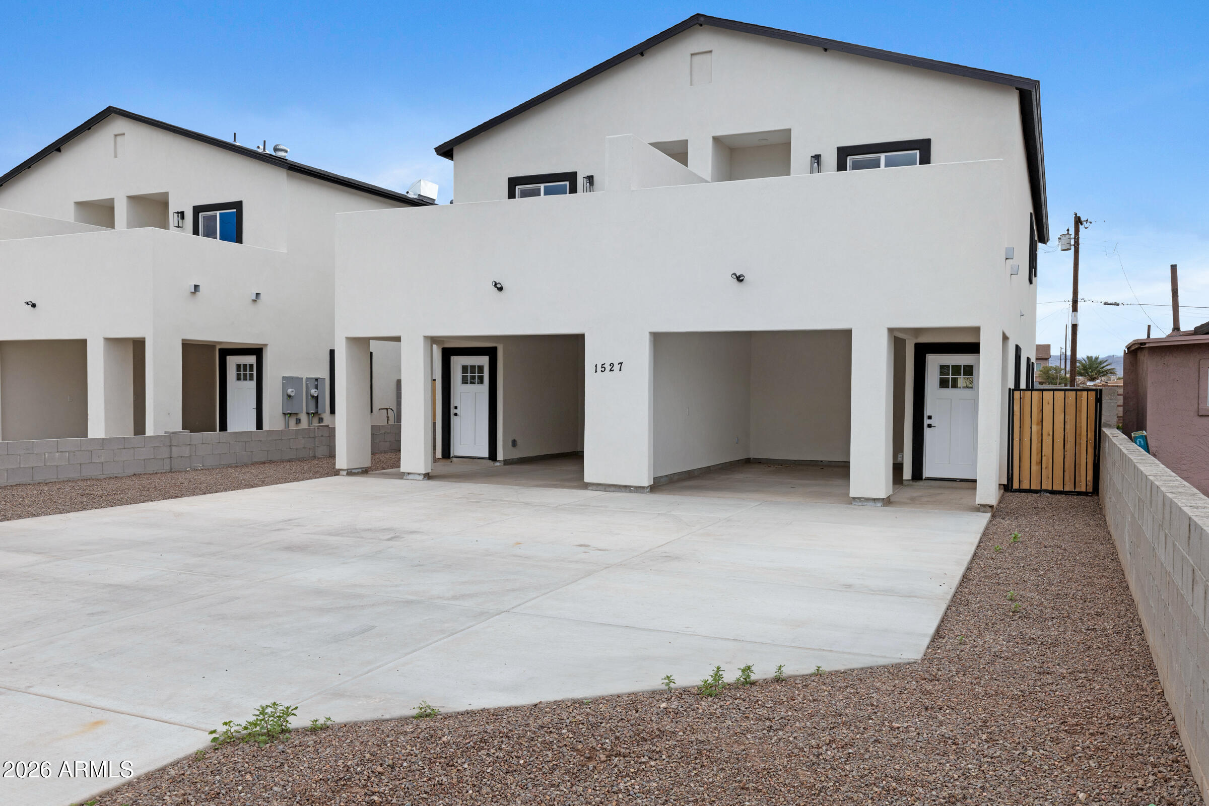 1527 W HADLEY Street