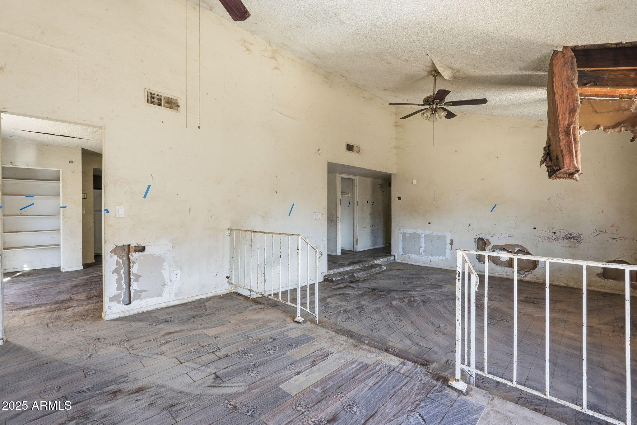 8861 W WELDON Avenue