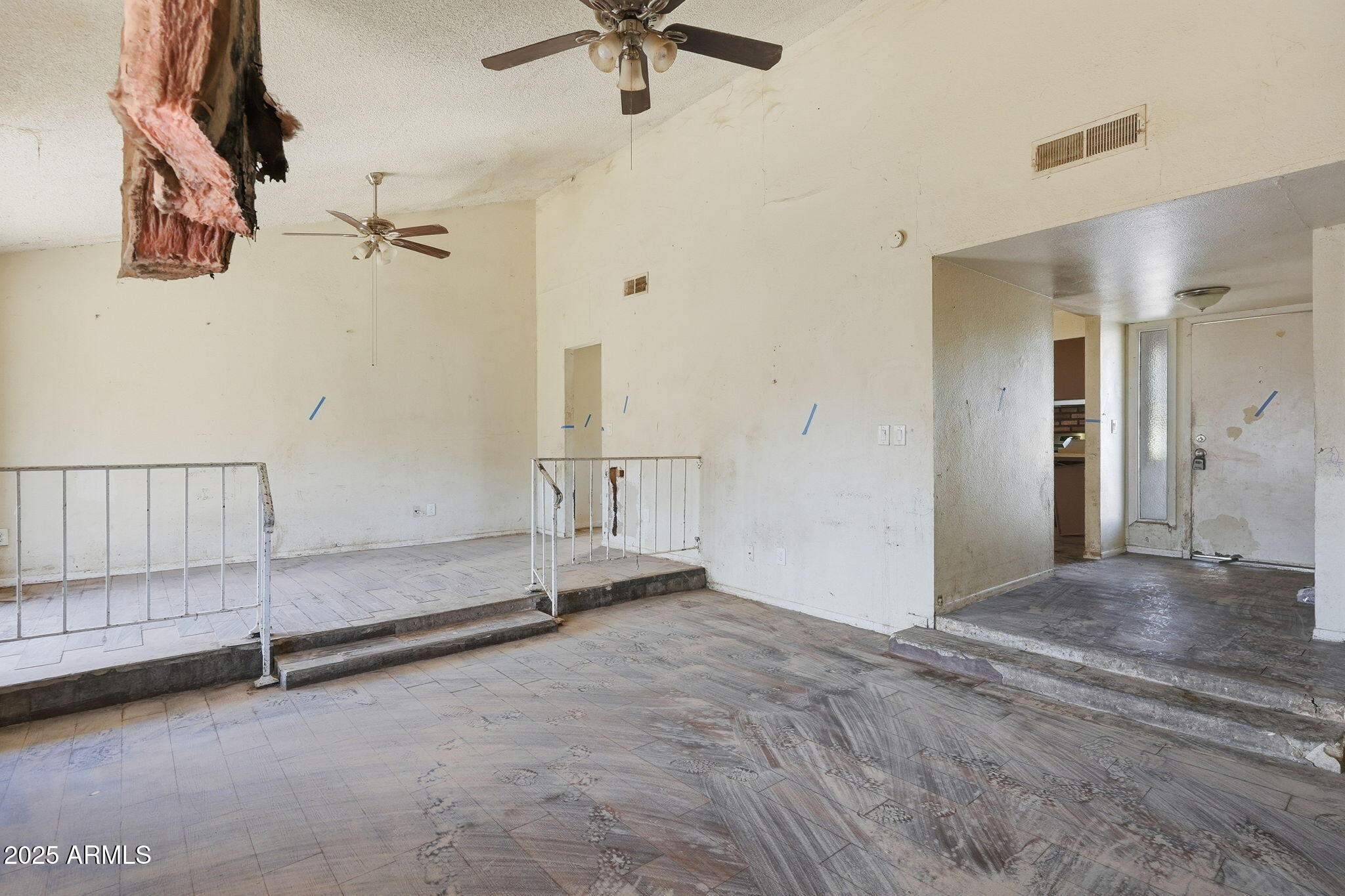 8861 W WELDON Avenue