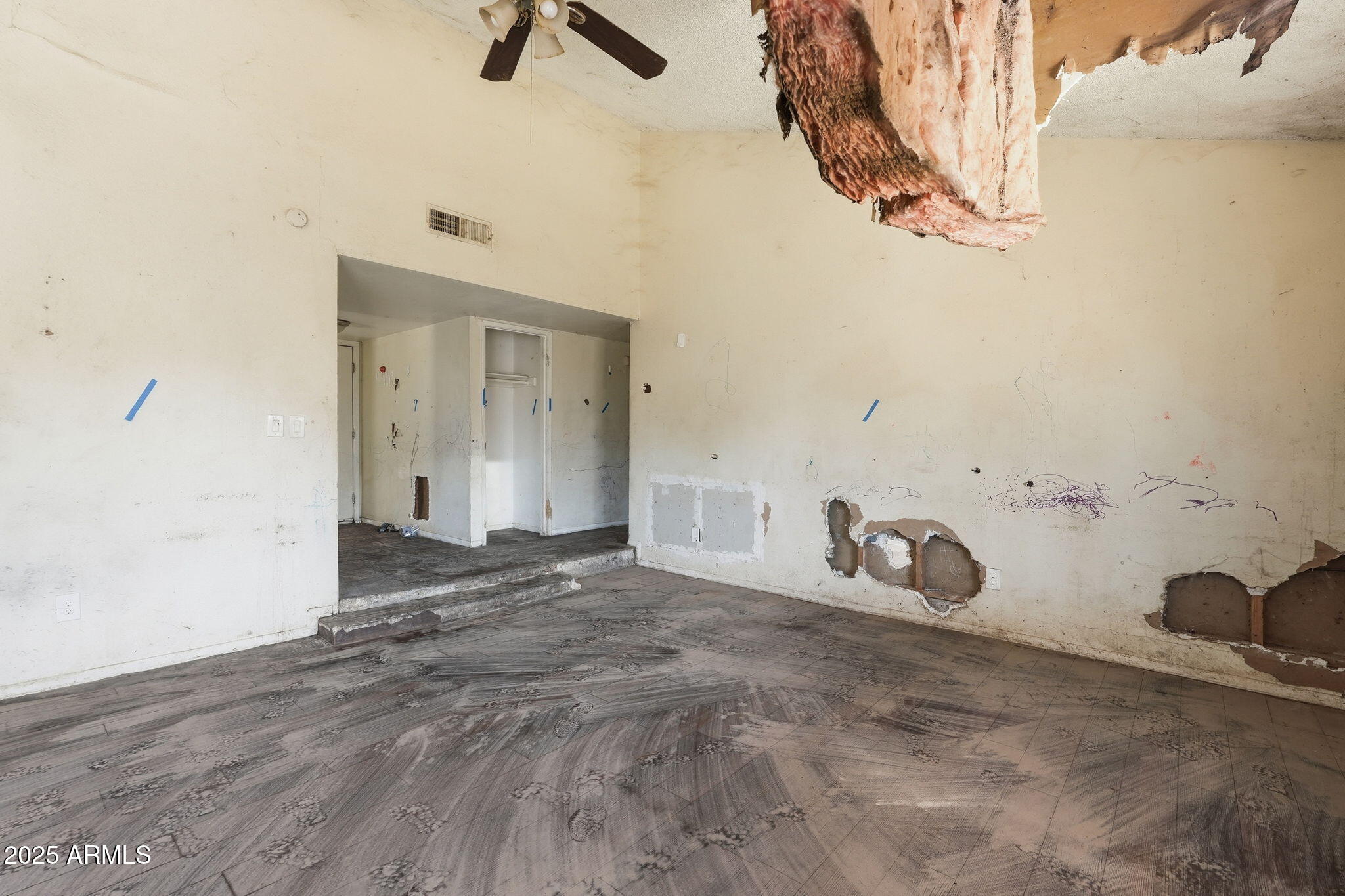 8861 W WELDON Avenue