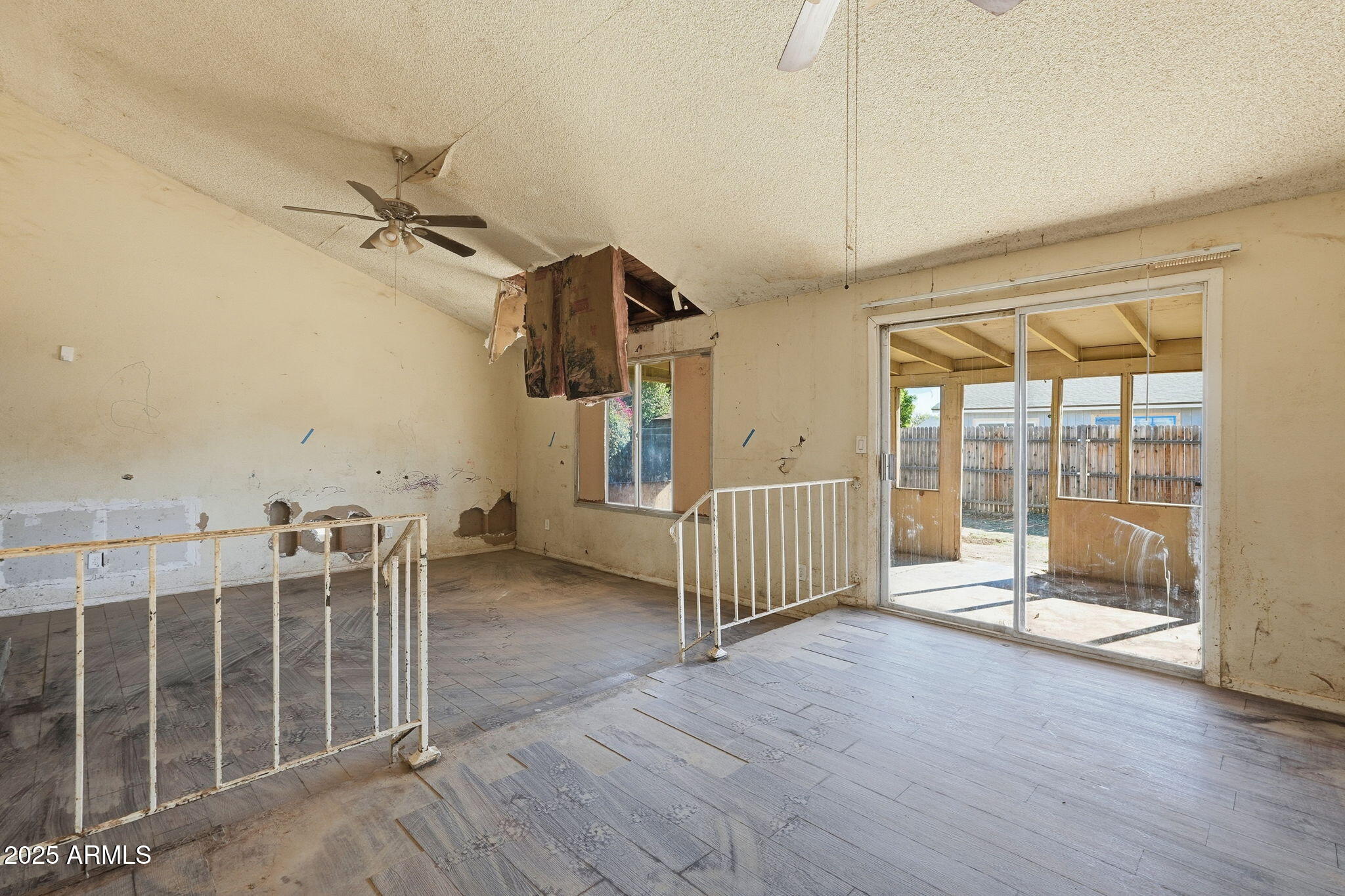 8861 W WELDON Avenue