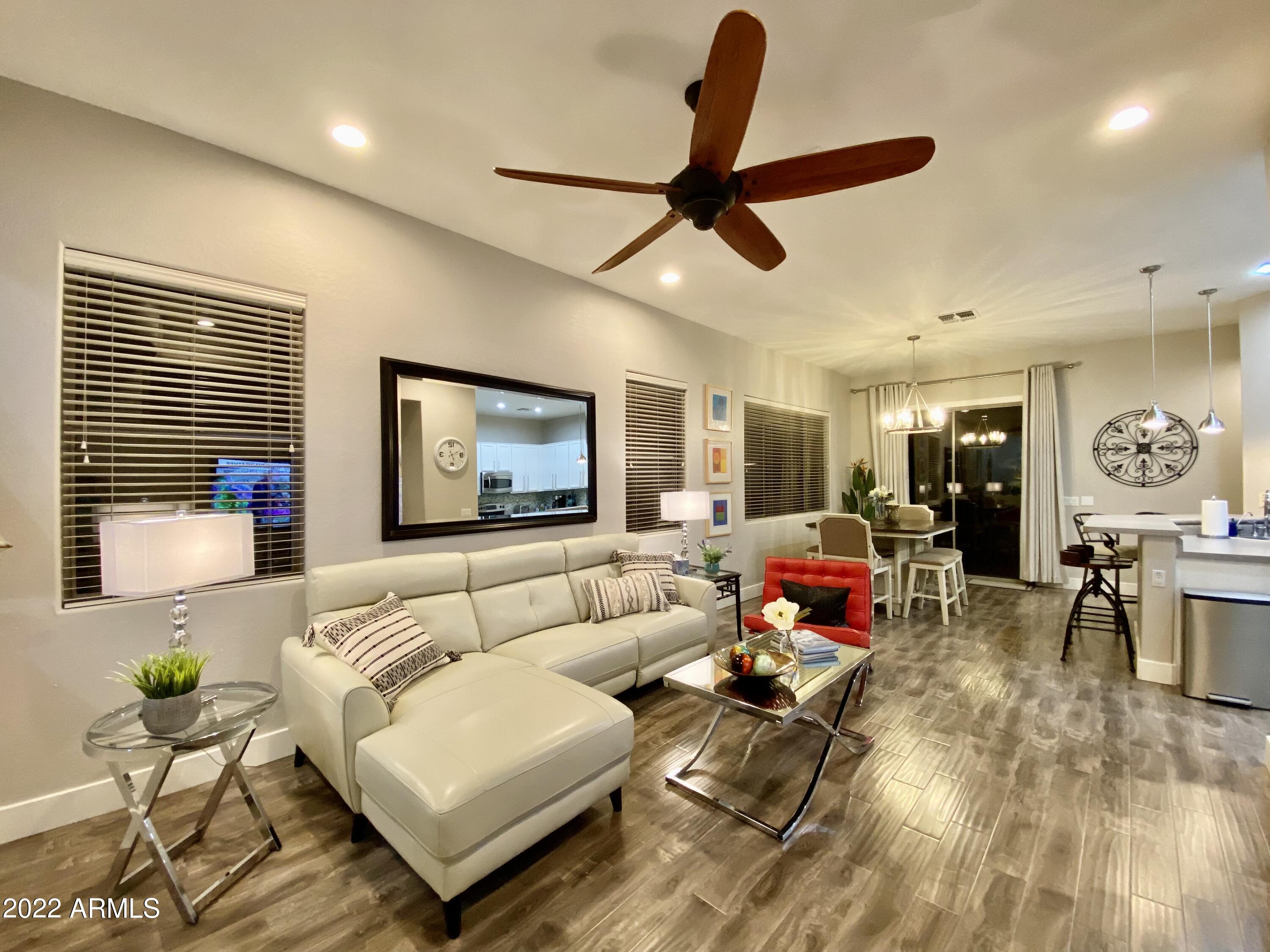 2042 W PERIWINKLE Way