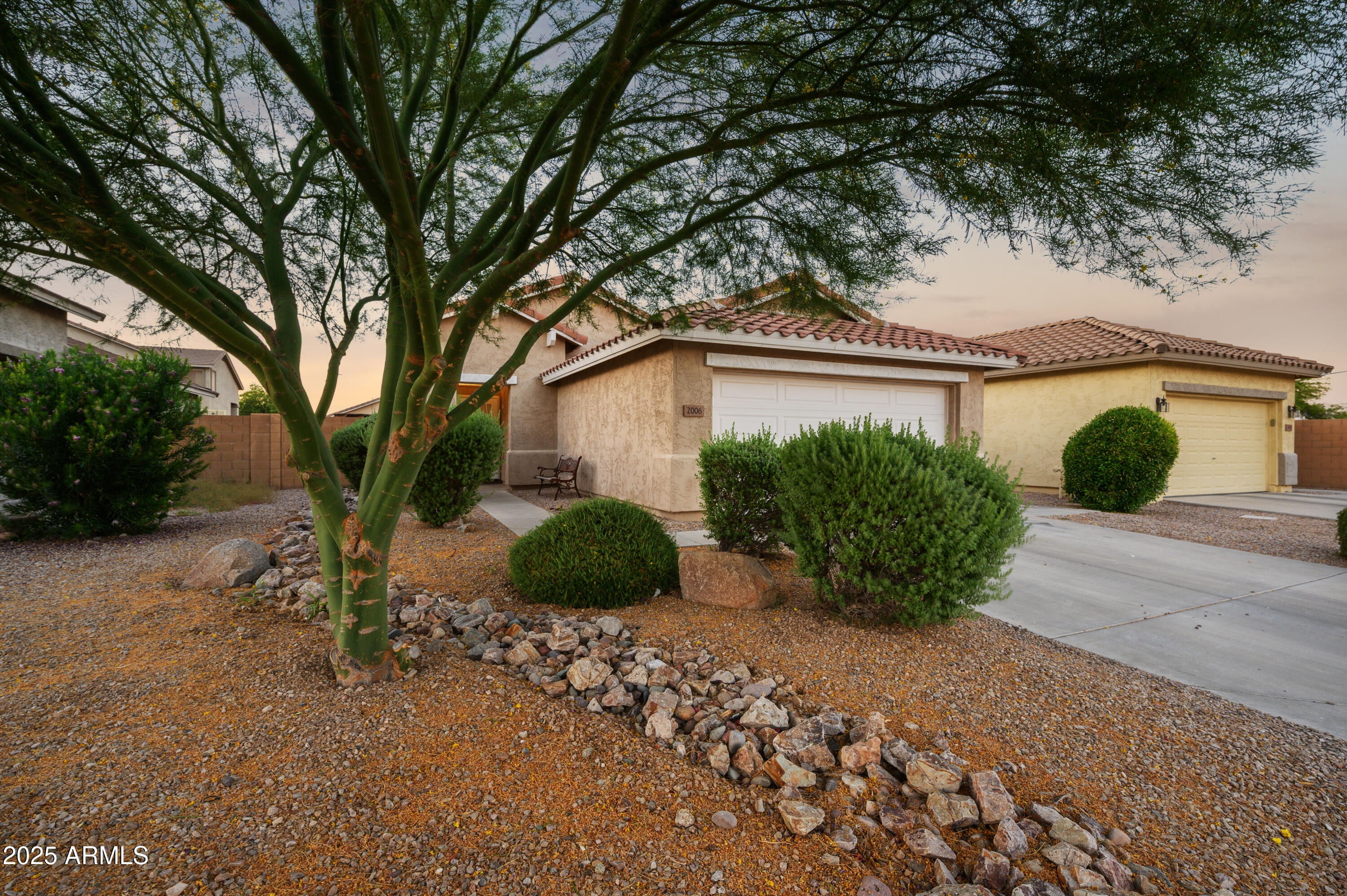2006 W GOLD DUST Avenue