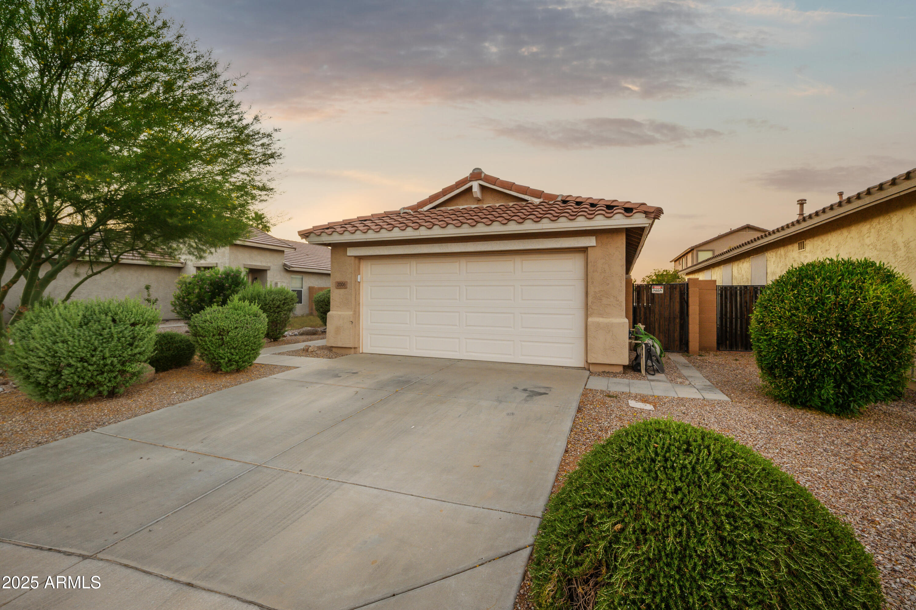 2006 W GOLD DUST Avenue