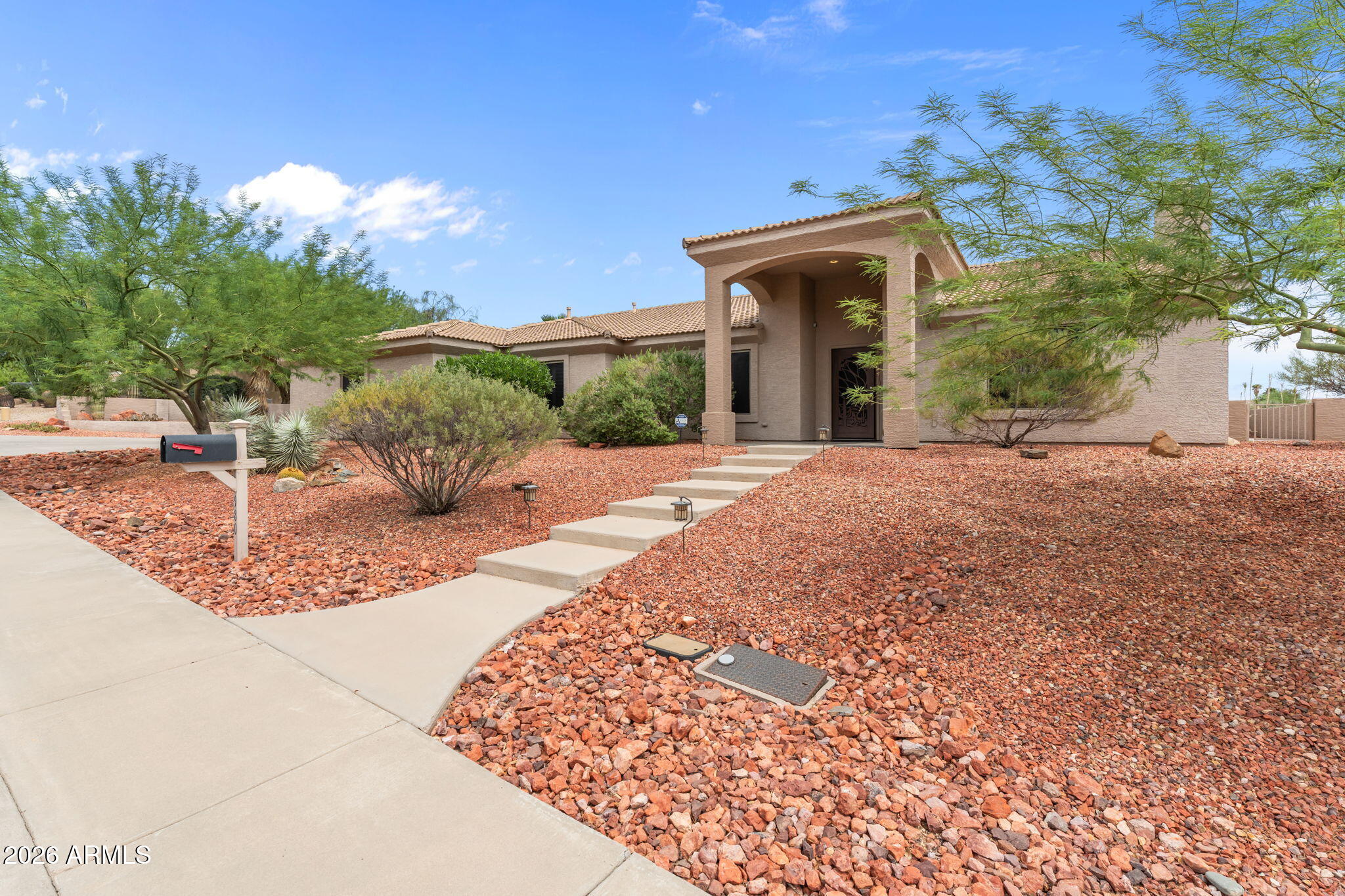 980 ARROYO Lane