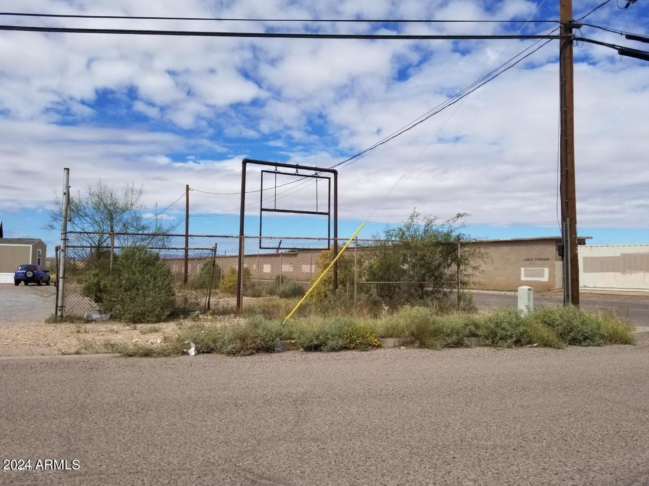 789 N Douglas Avenue