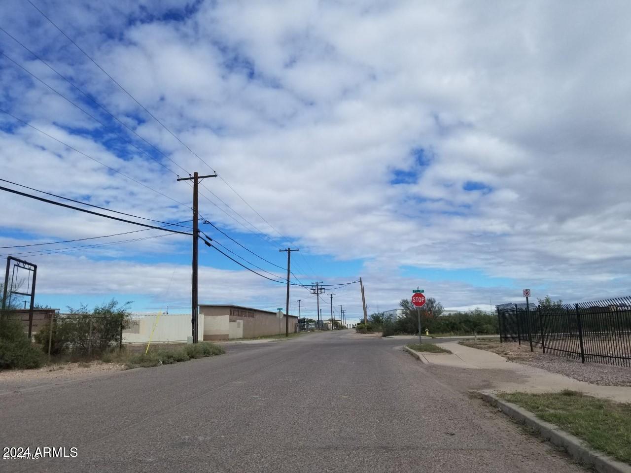 789 N Douglas Avenue