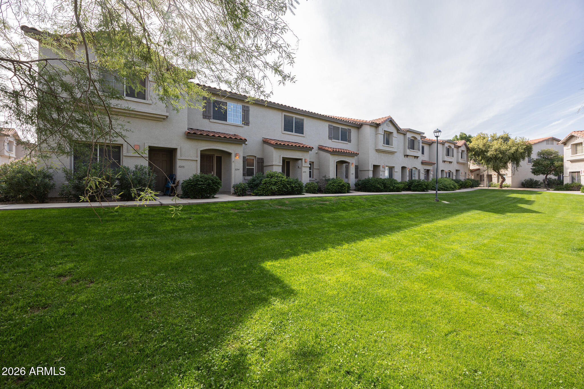 1961 N HARTFORD Street 1094