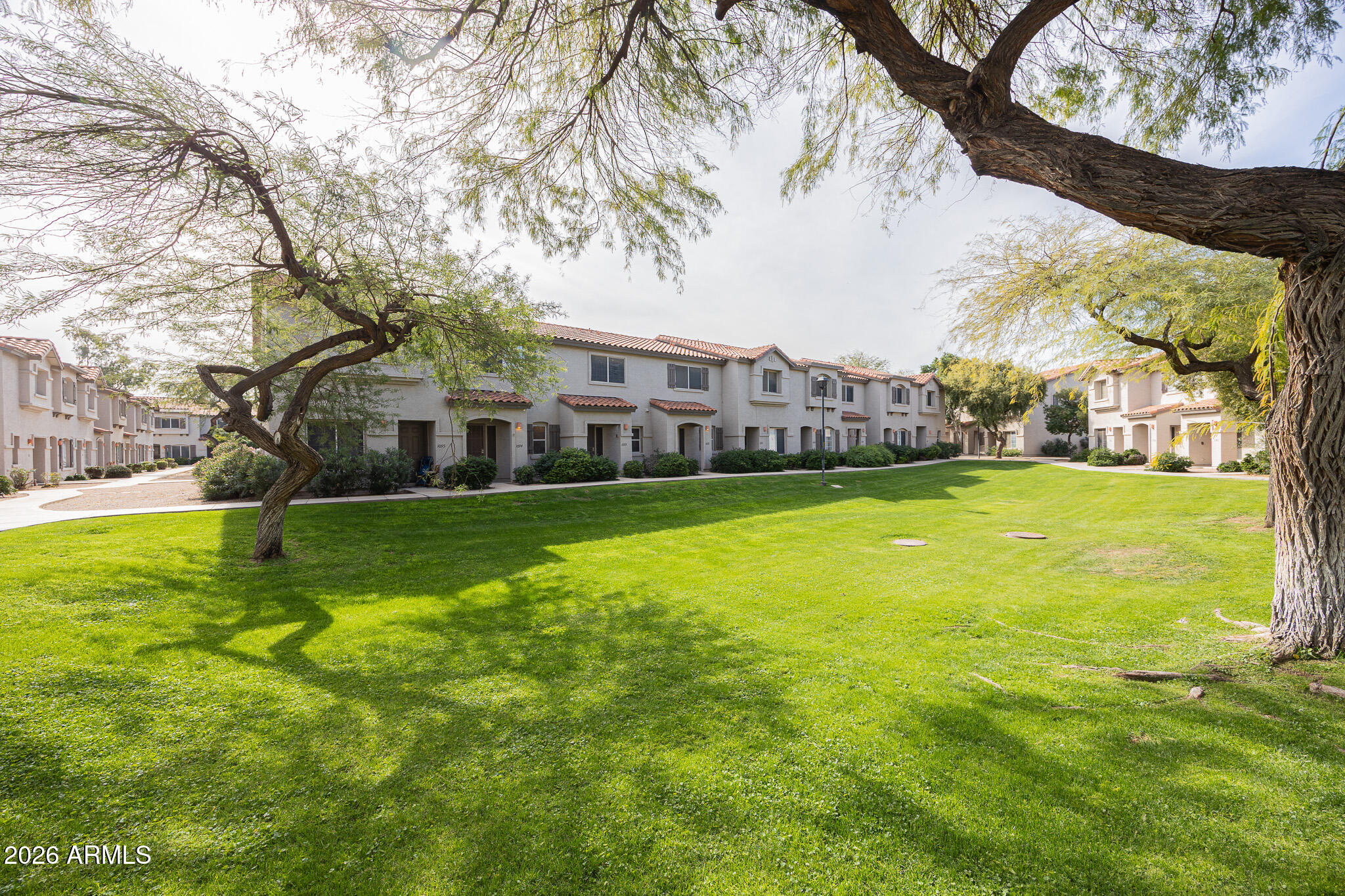 1961 N HARTFORD Street 1094