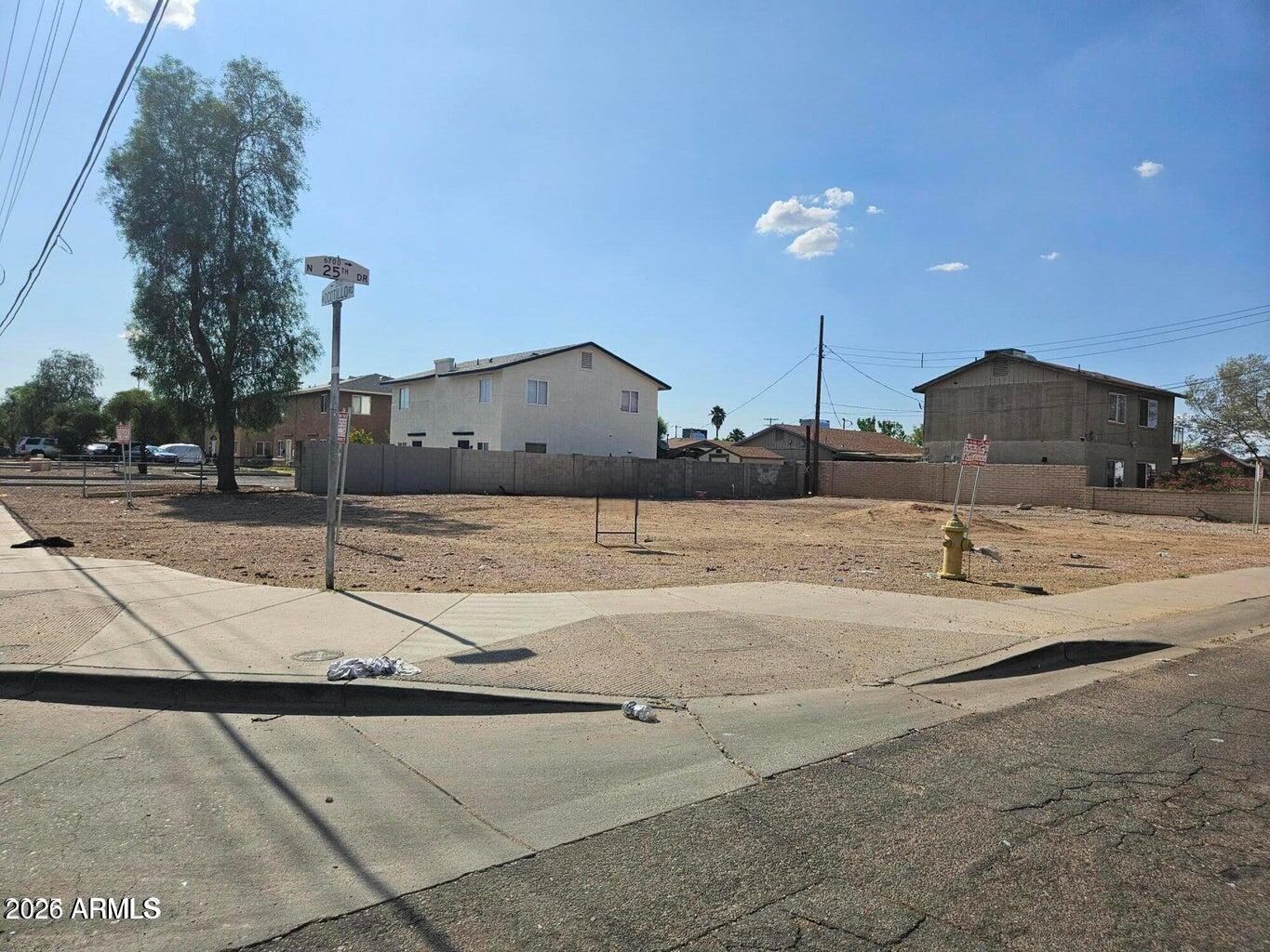 2522 W Ocotillo Road 17