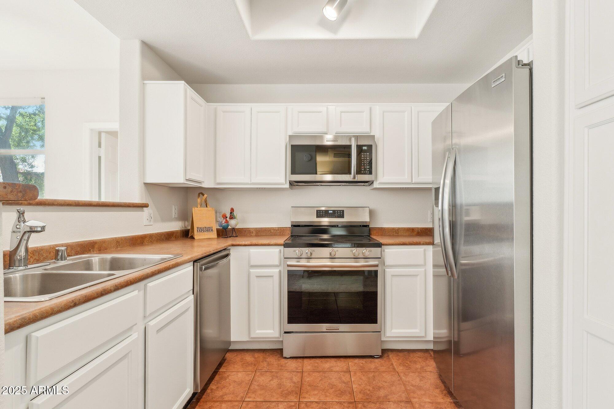 3830 E LAKEWOOD Parkway 2162