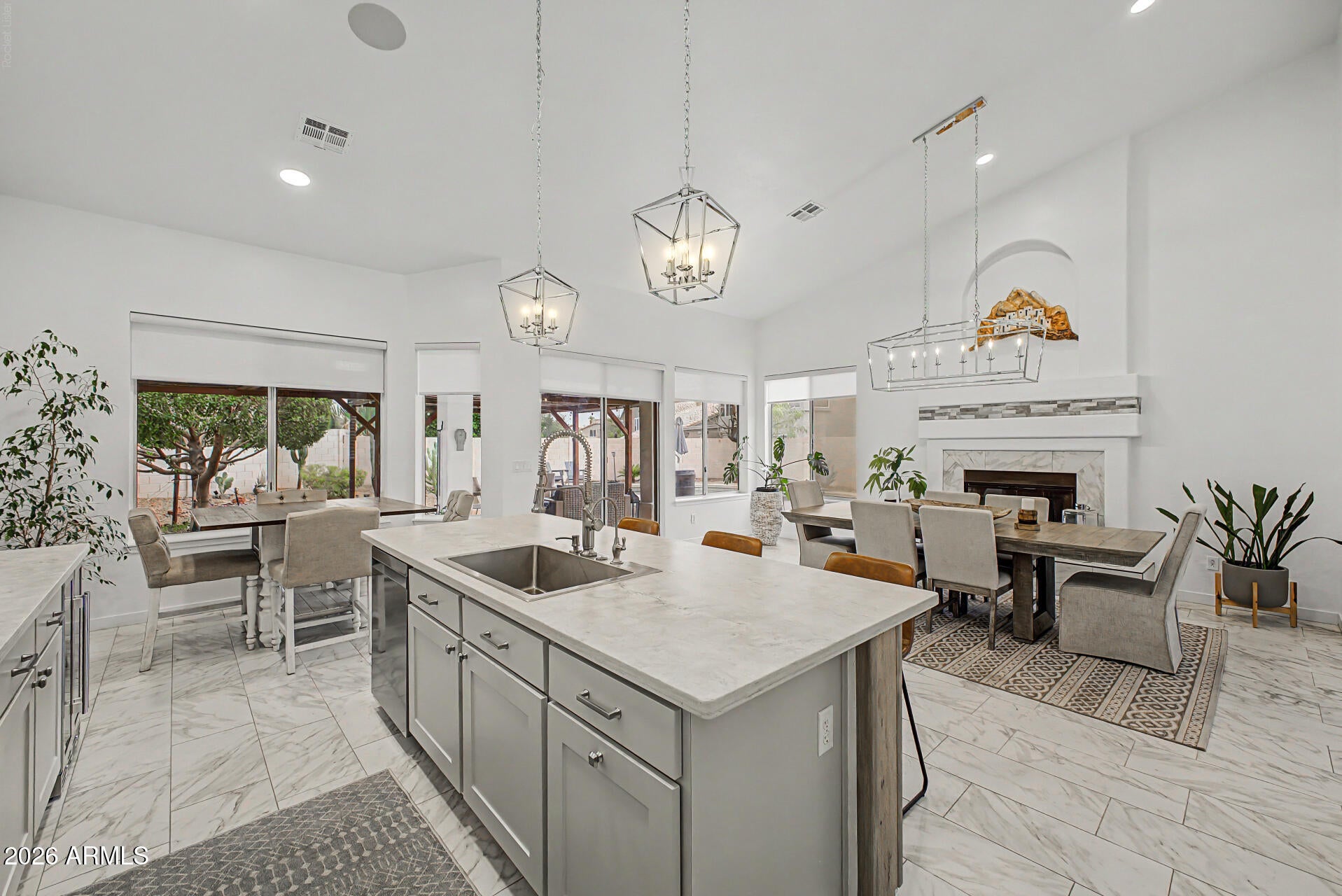 3105 E Hiddenview Drive