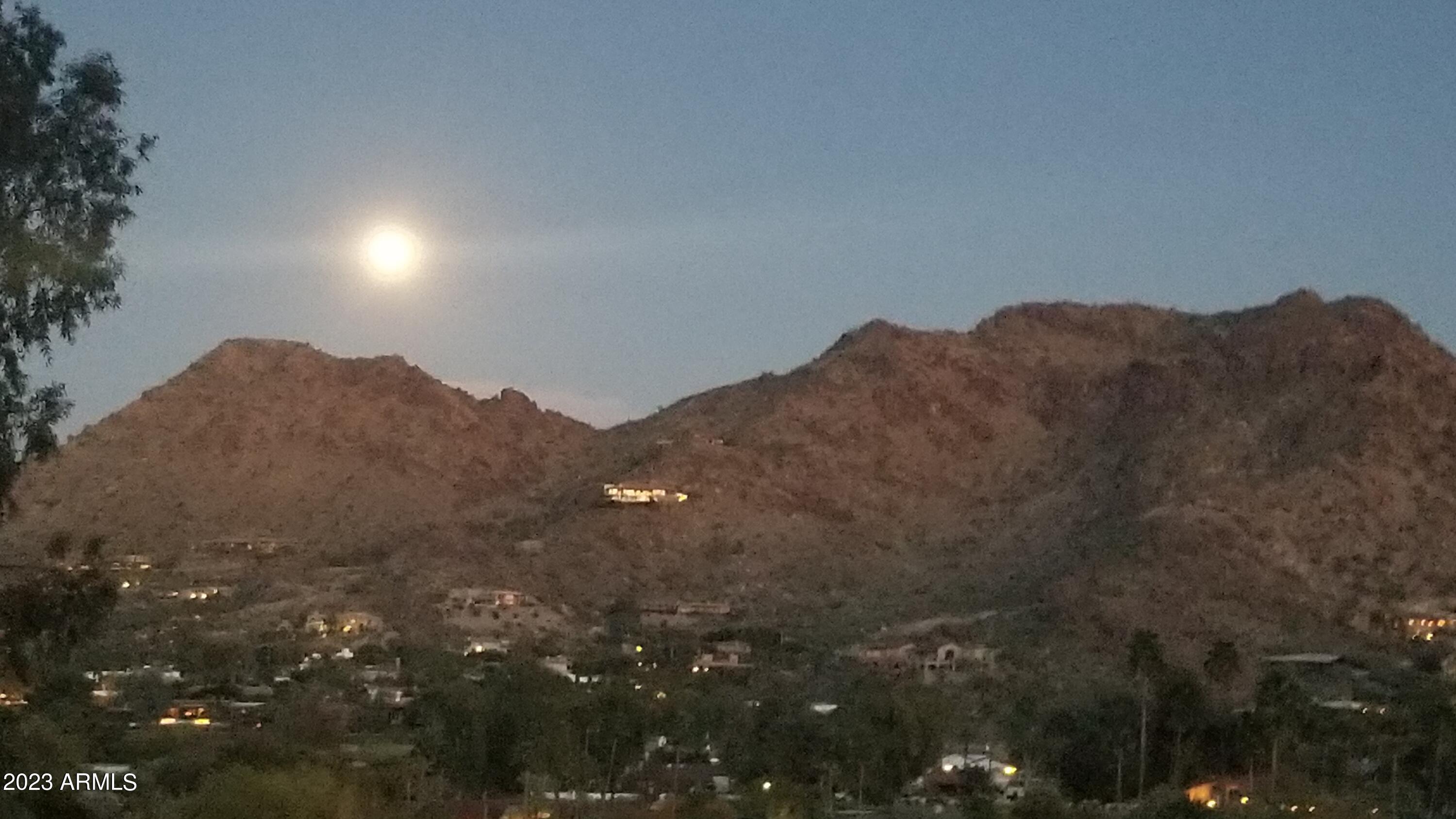 PARADISE VALLEY COUNTRY ESTATES - Residential