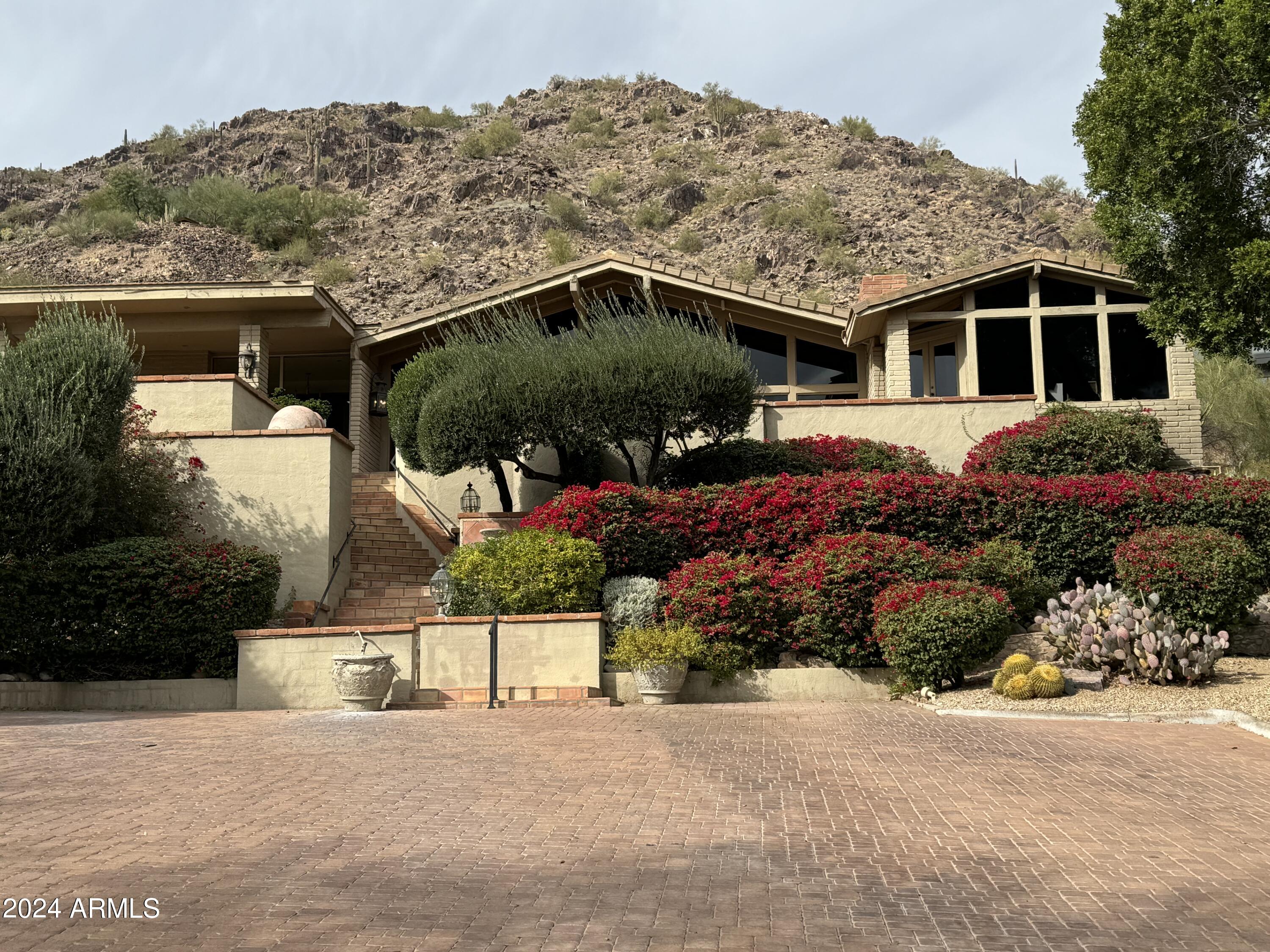 PARADISE VALLEY COUNTRY ESTATES - Residential