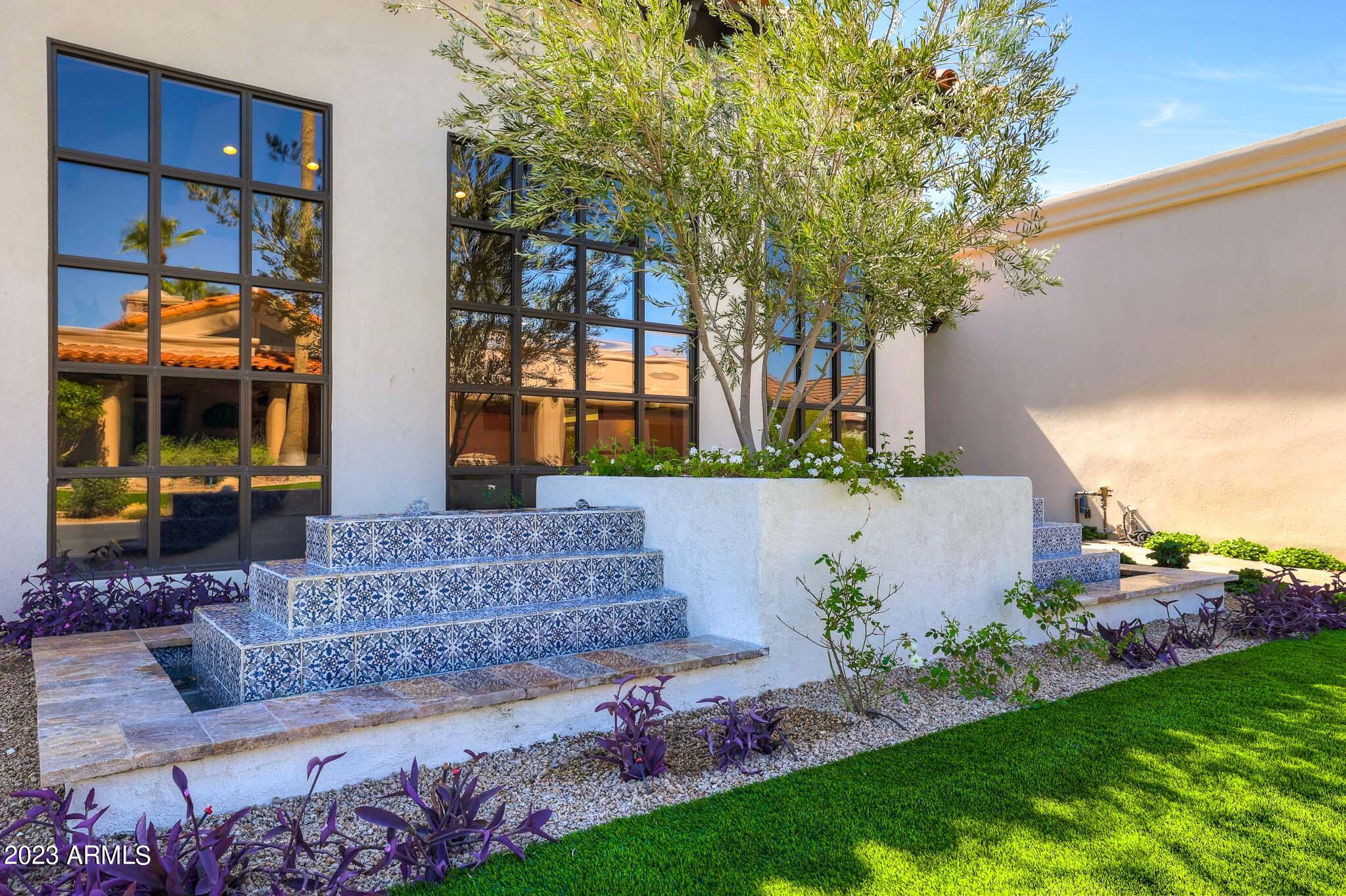 2421 E MONTEBELLO Avenue