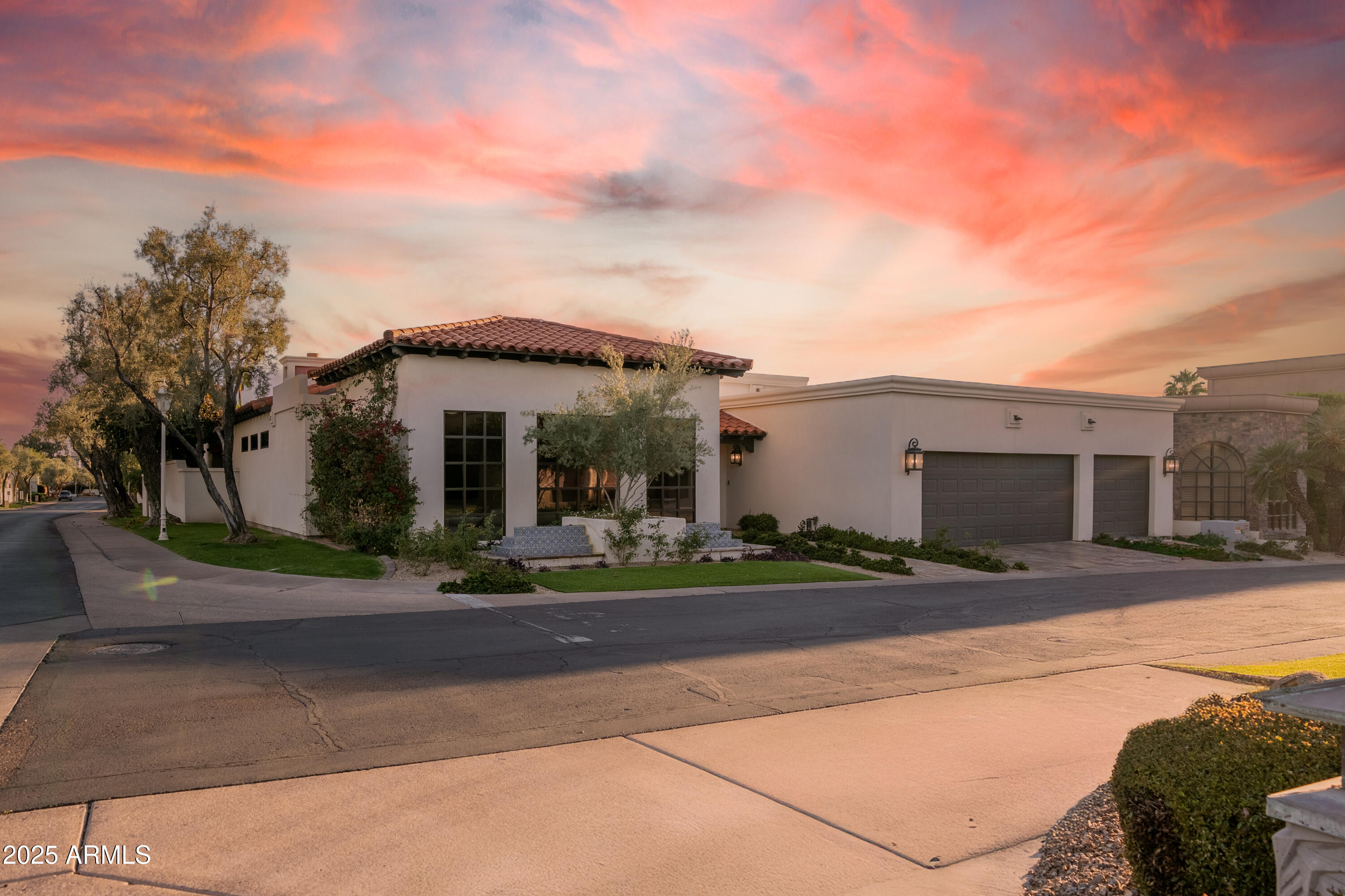 2421 E MONTEBELLO Avenue