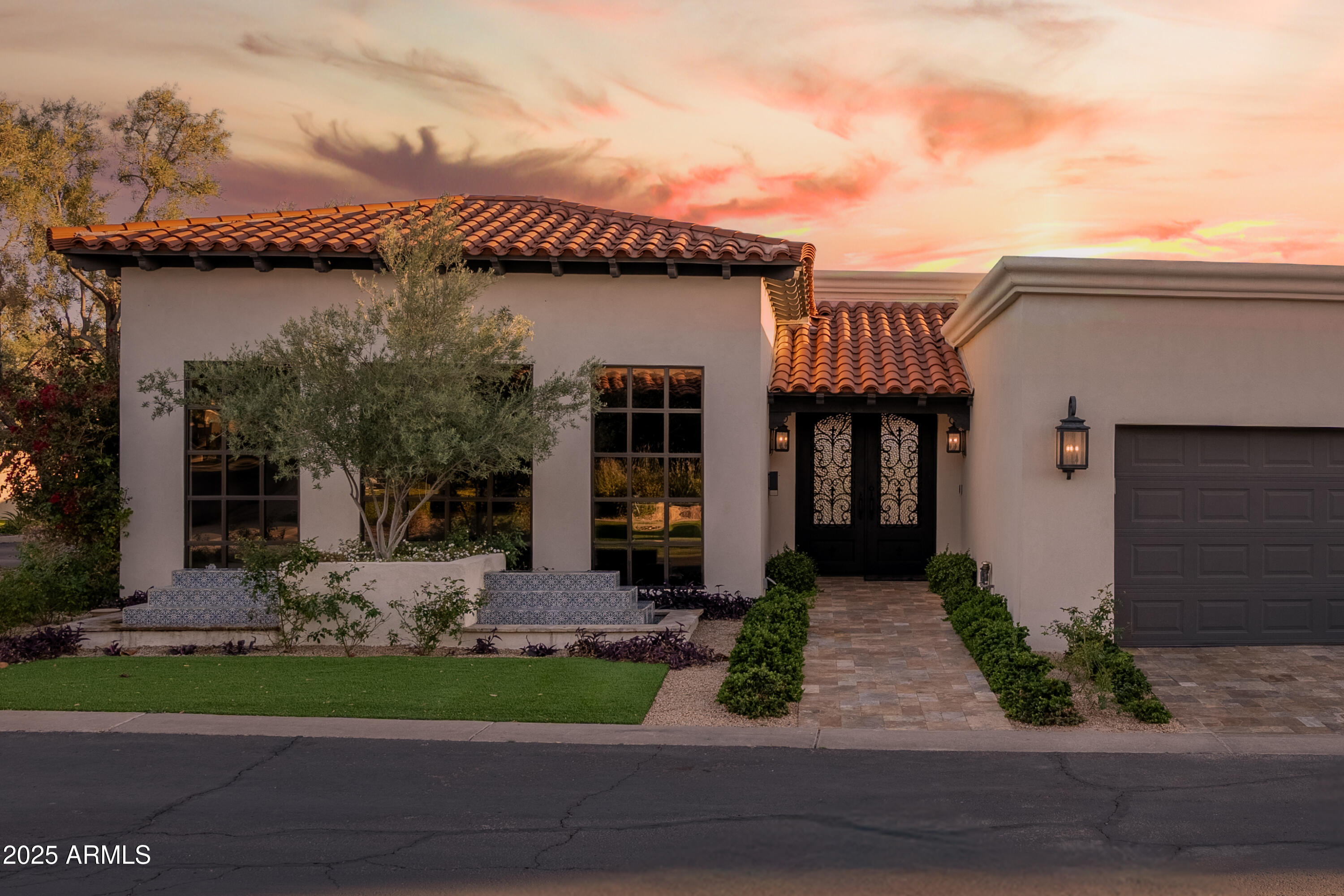 2421 E MONTEBELLO Avenue