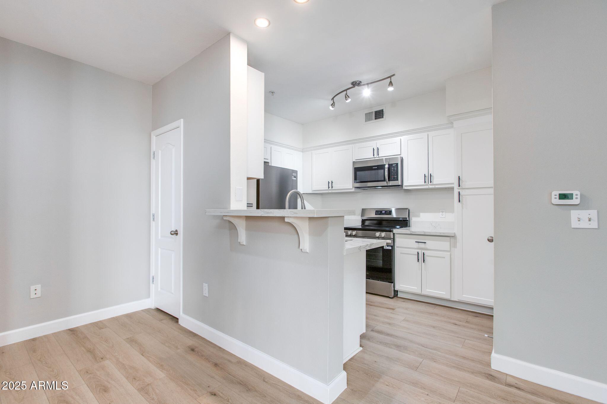 1701 E COLTER Street 218
