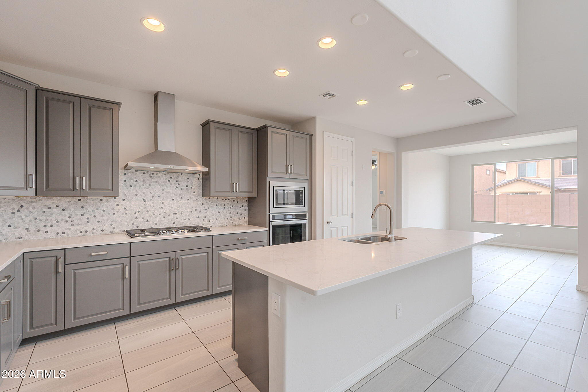 6746 W WINSTON Drive