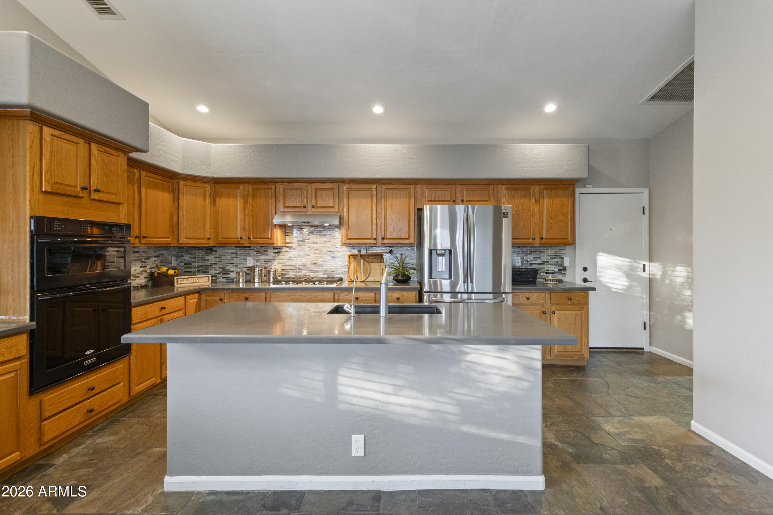 2519 E RAWHIDE Street