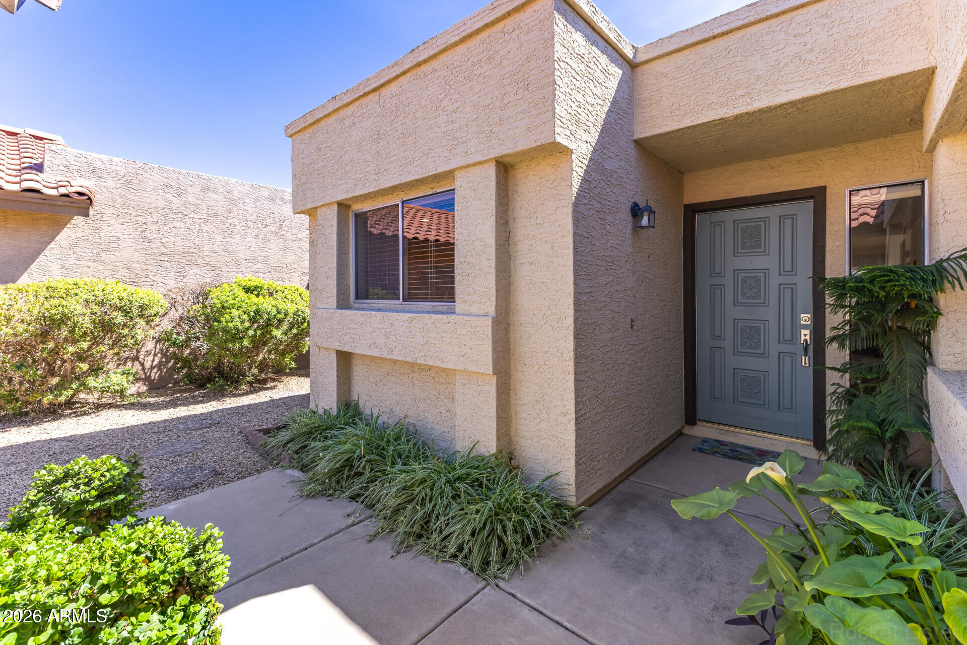 2219 E FAIRVIEW Avenue