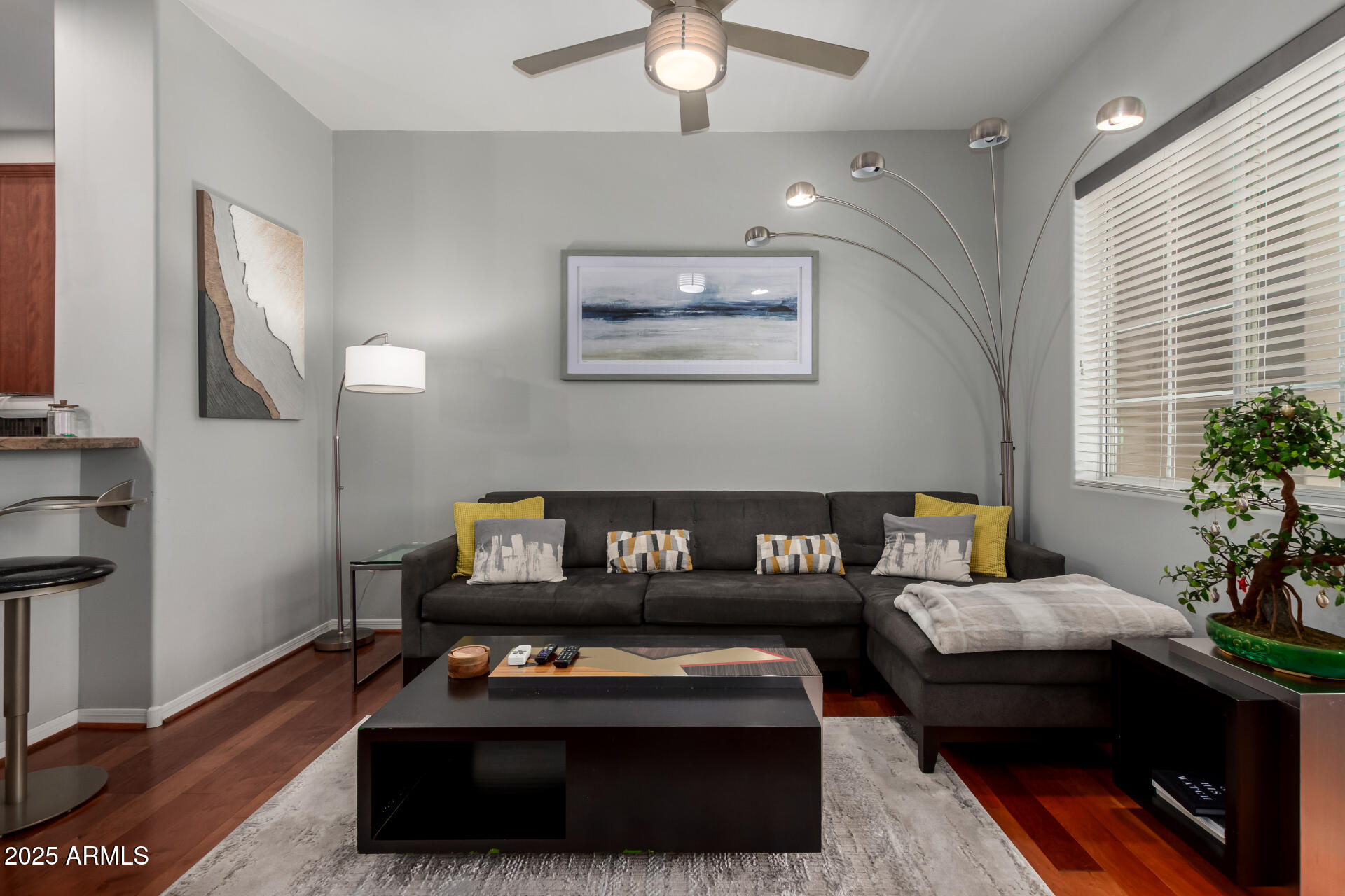 121 N CALIFORNIA Street 35