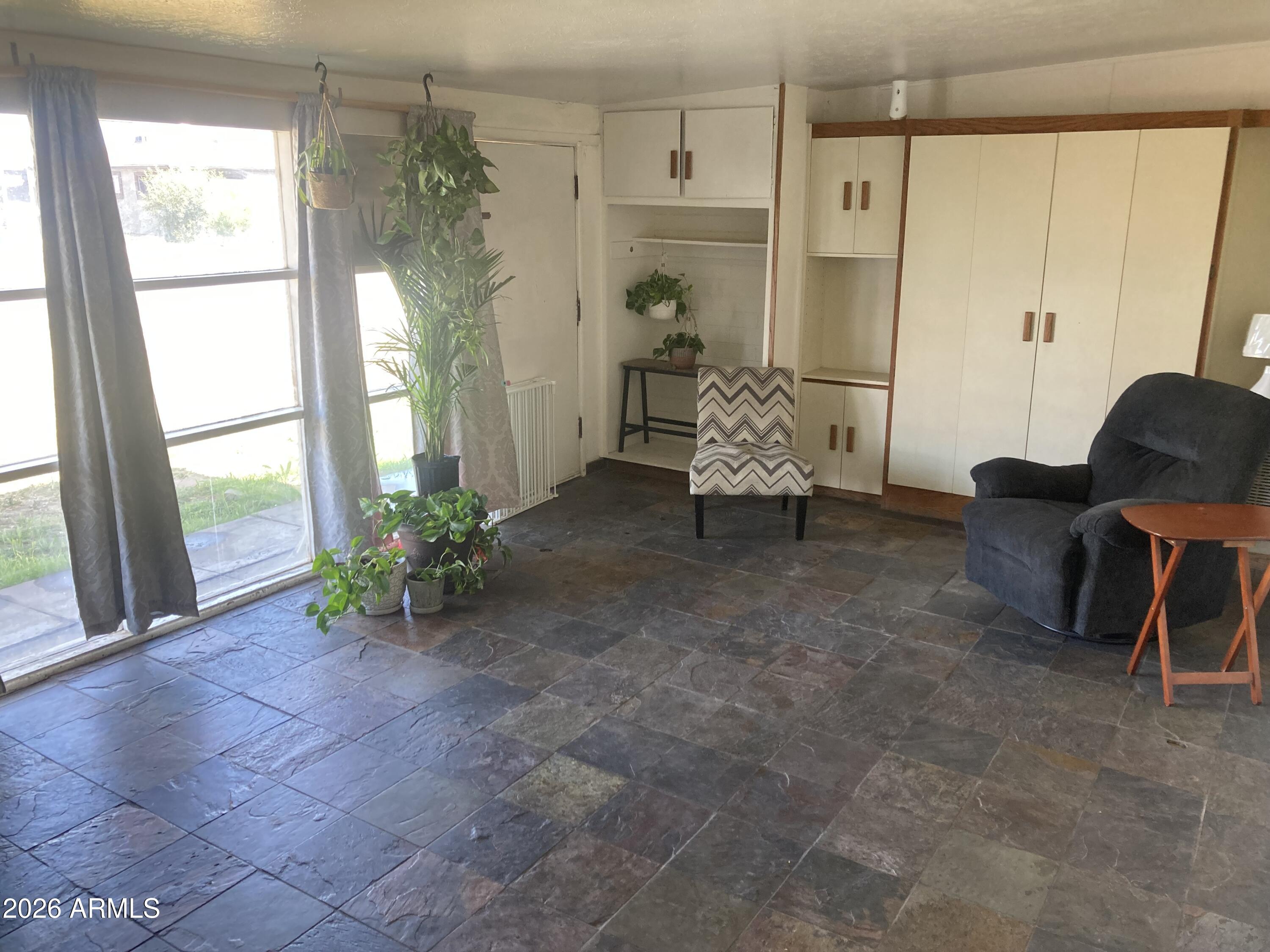 2729 W HAZELWOOD Street