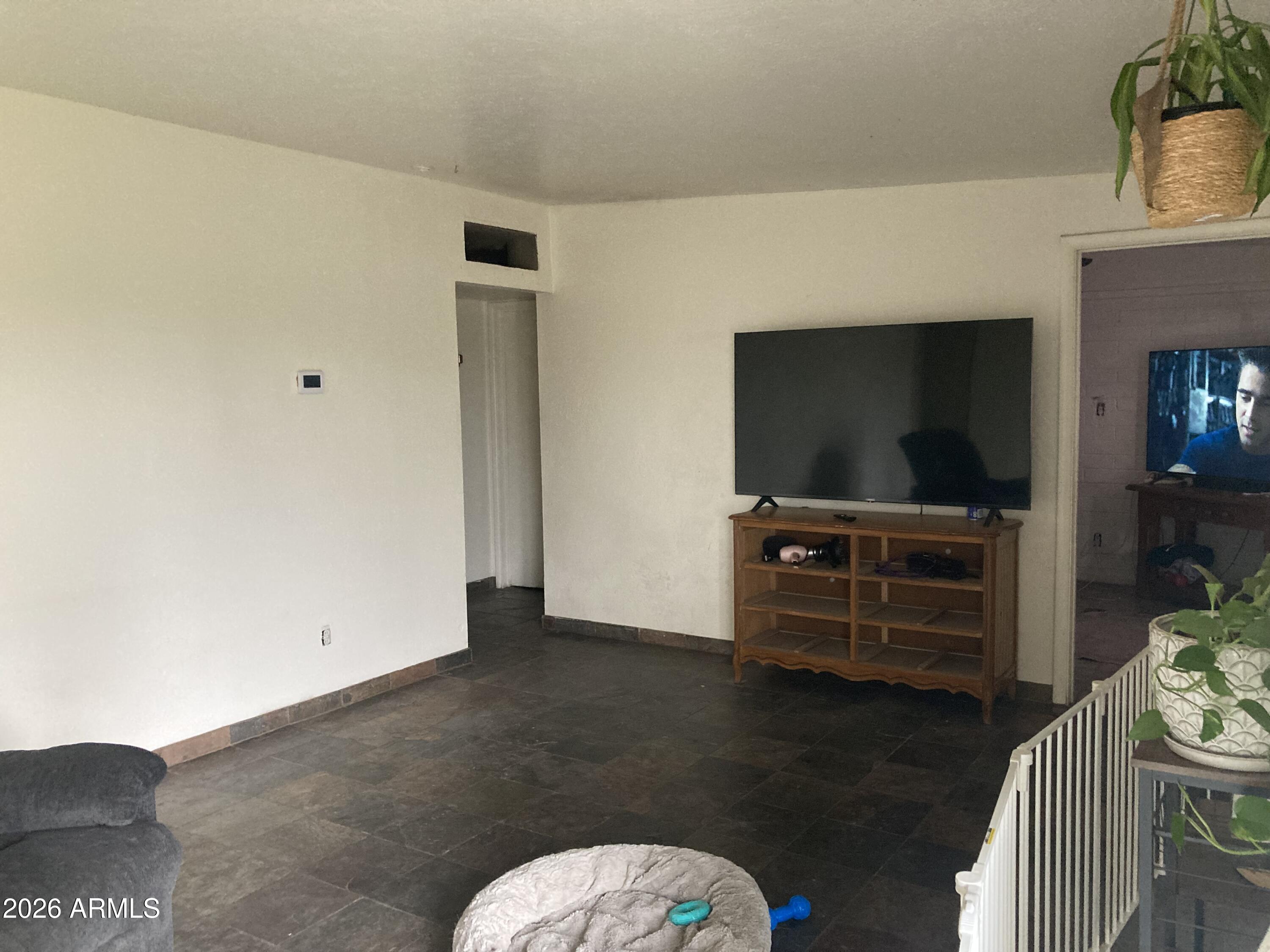 2729 W HAZELWOOD Street