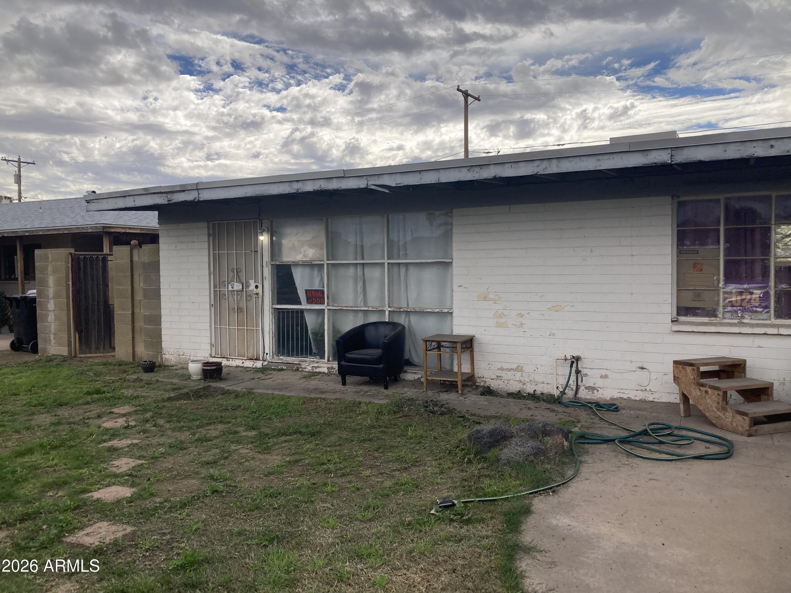 2729 W HAZELWOOD Street