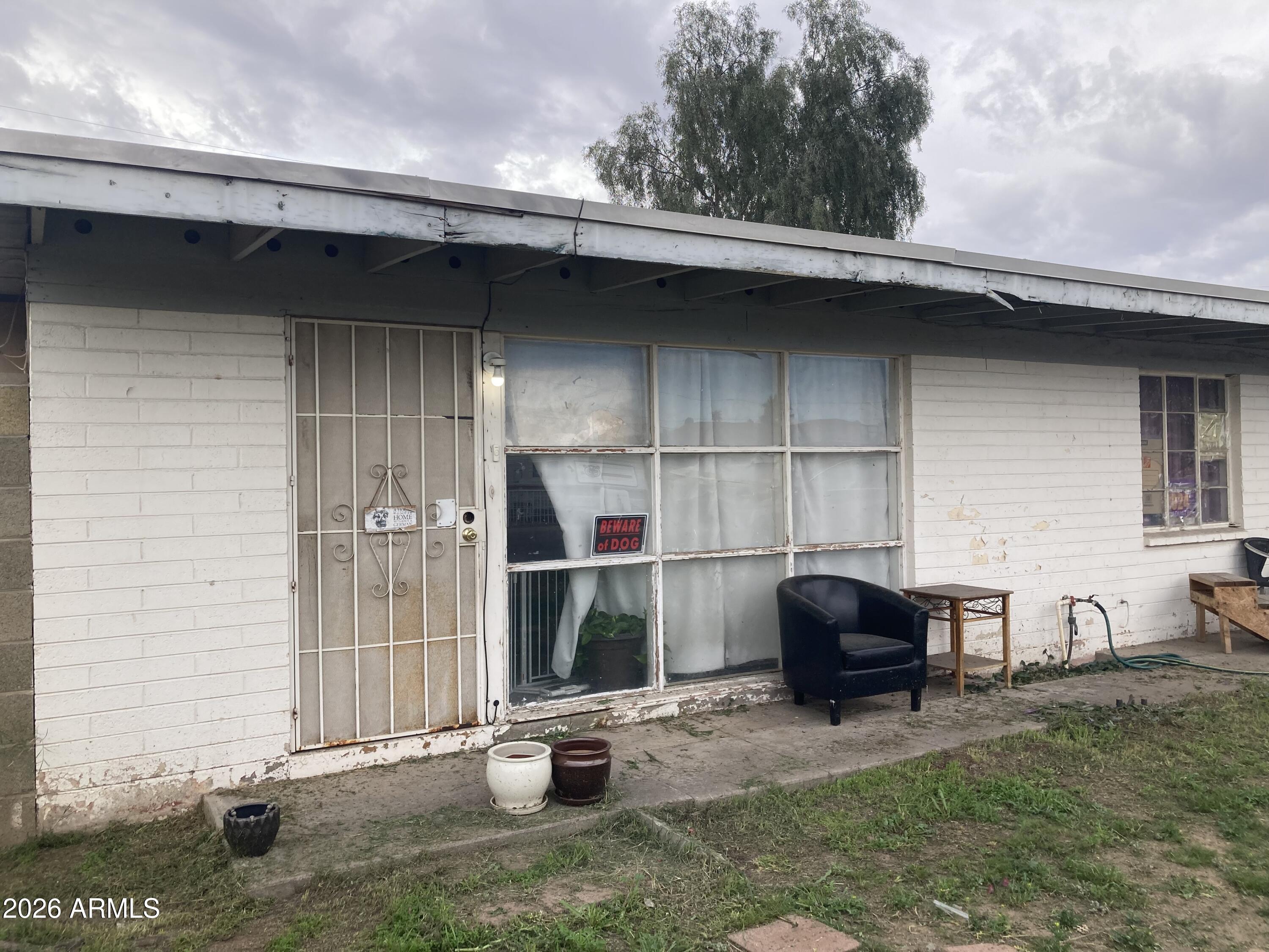 2729 W HAZELWOOD Street