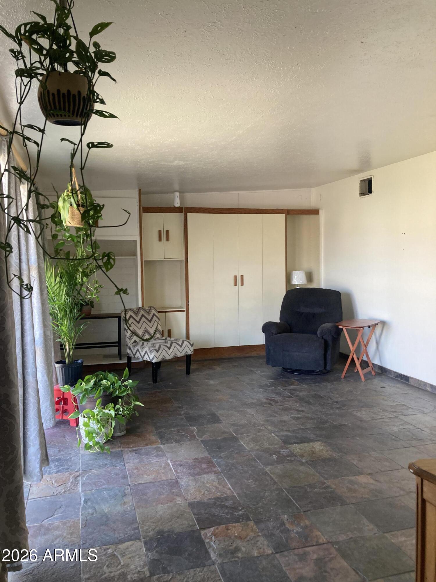 2729 W HAZELWOOD Street