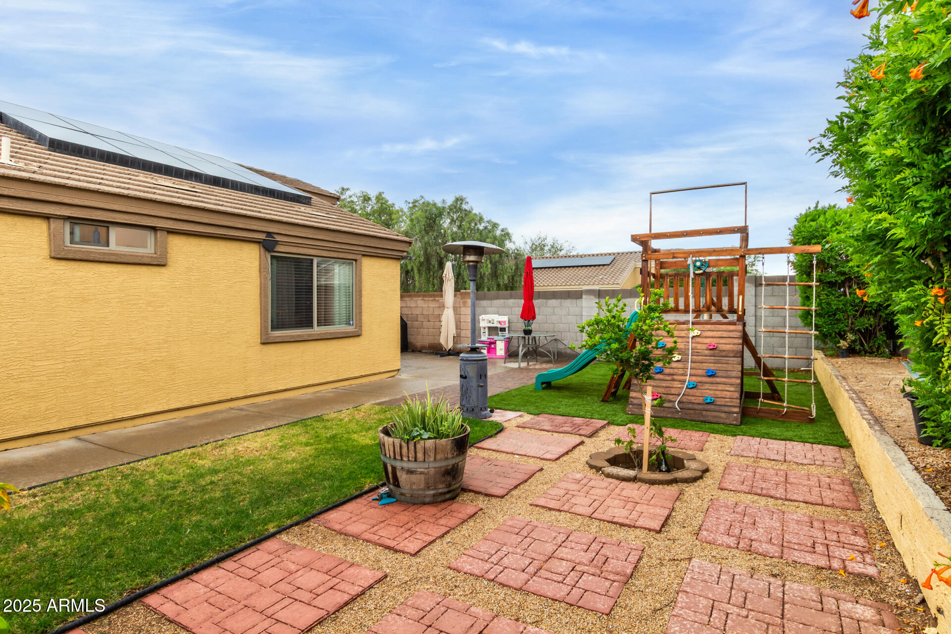 23932 W HIDALGO Avenue