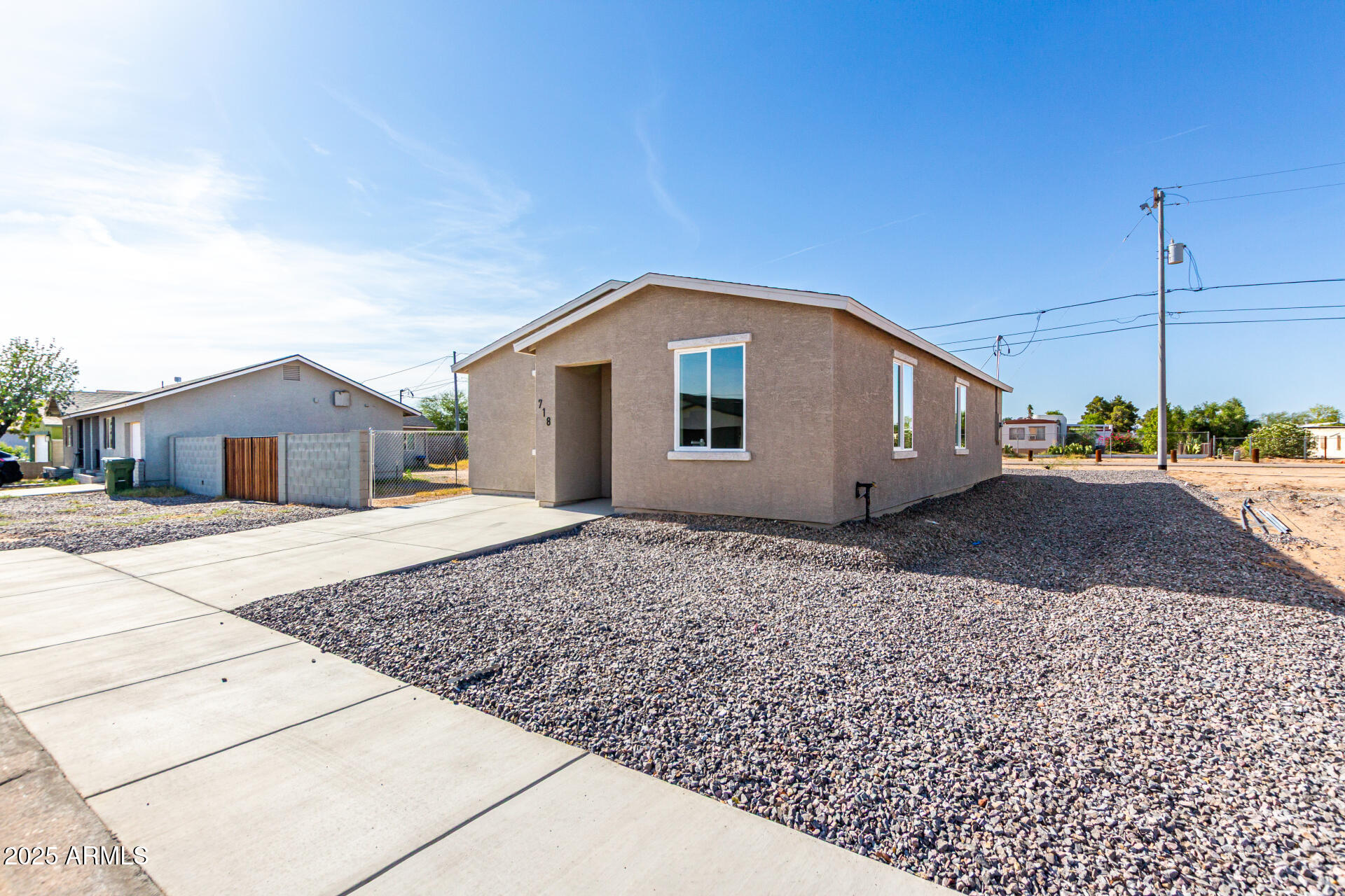 718 W OCOTILLO Street