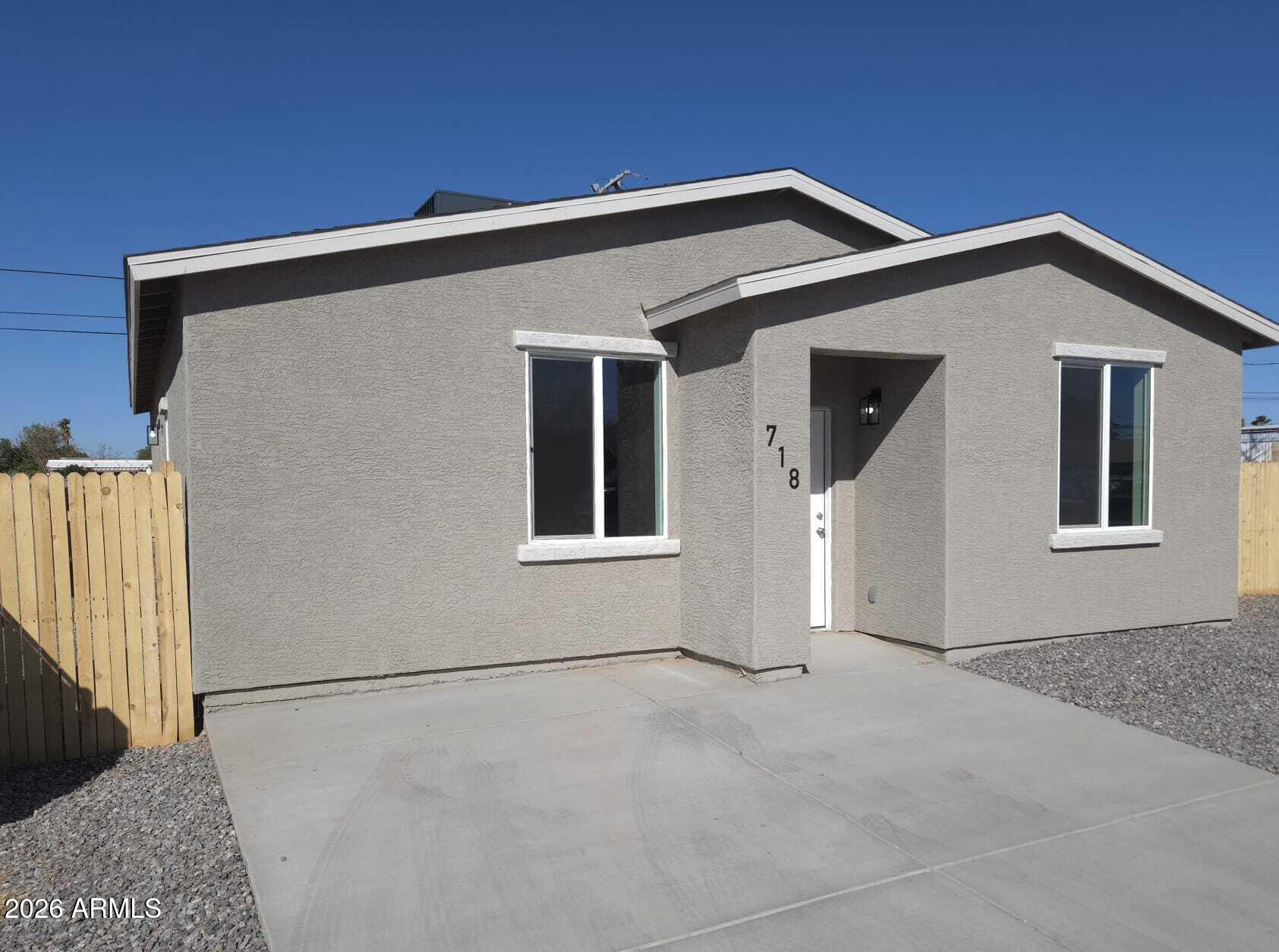 718 W OCOTILLO Street