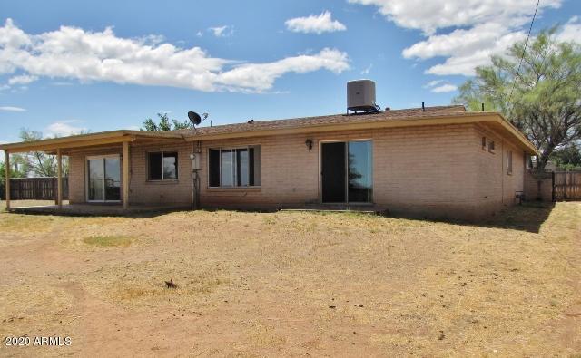 TOWN & COUNTRY ESTATES - Residential Lease
