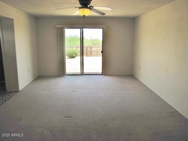 TOWN & COUNTRY ESTATES - Residential Lease